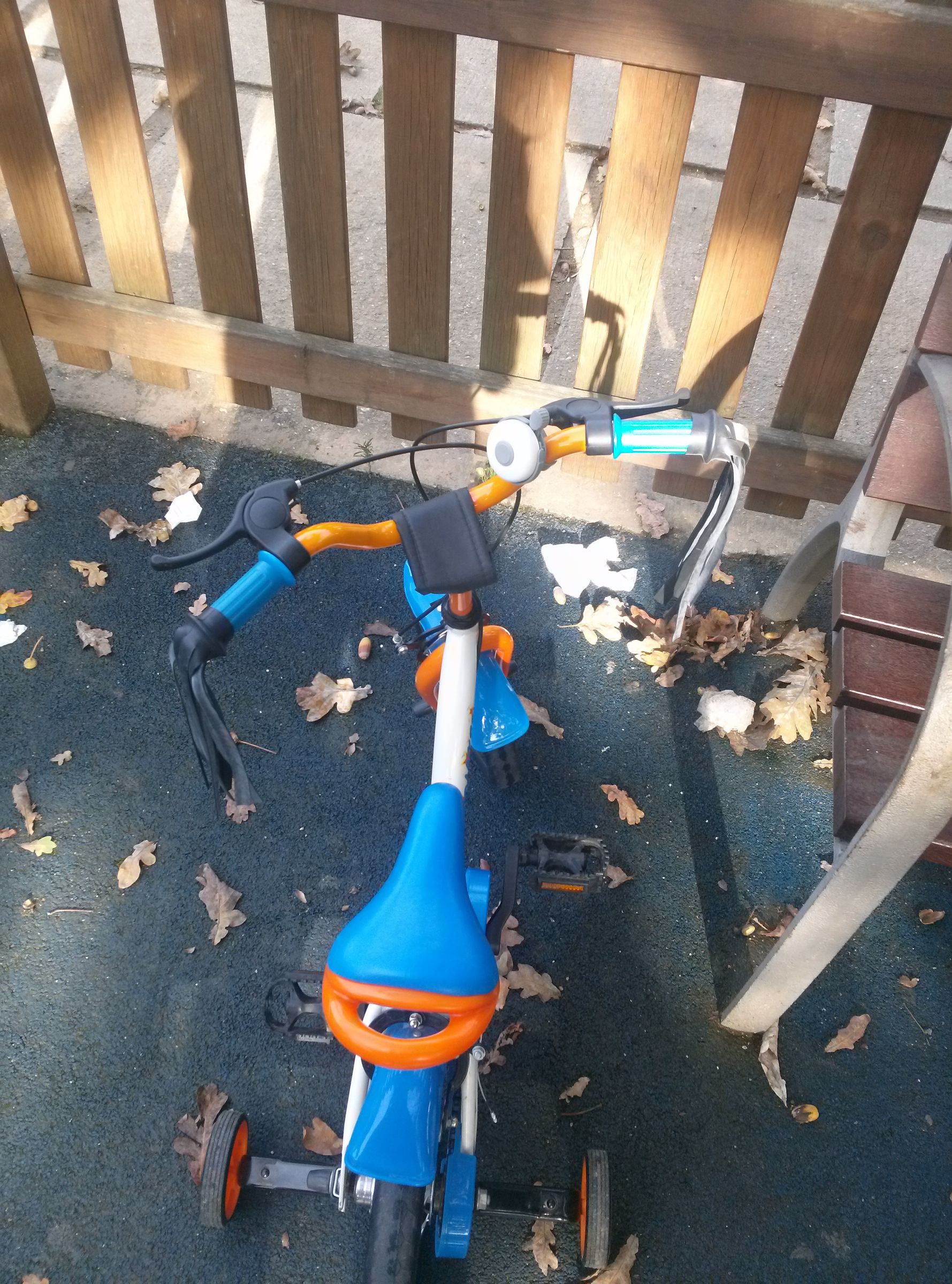 Super Simple Handlebar Tassels From a Bike Inner Tube 5 Steps (with