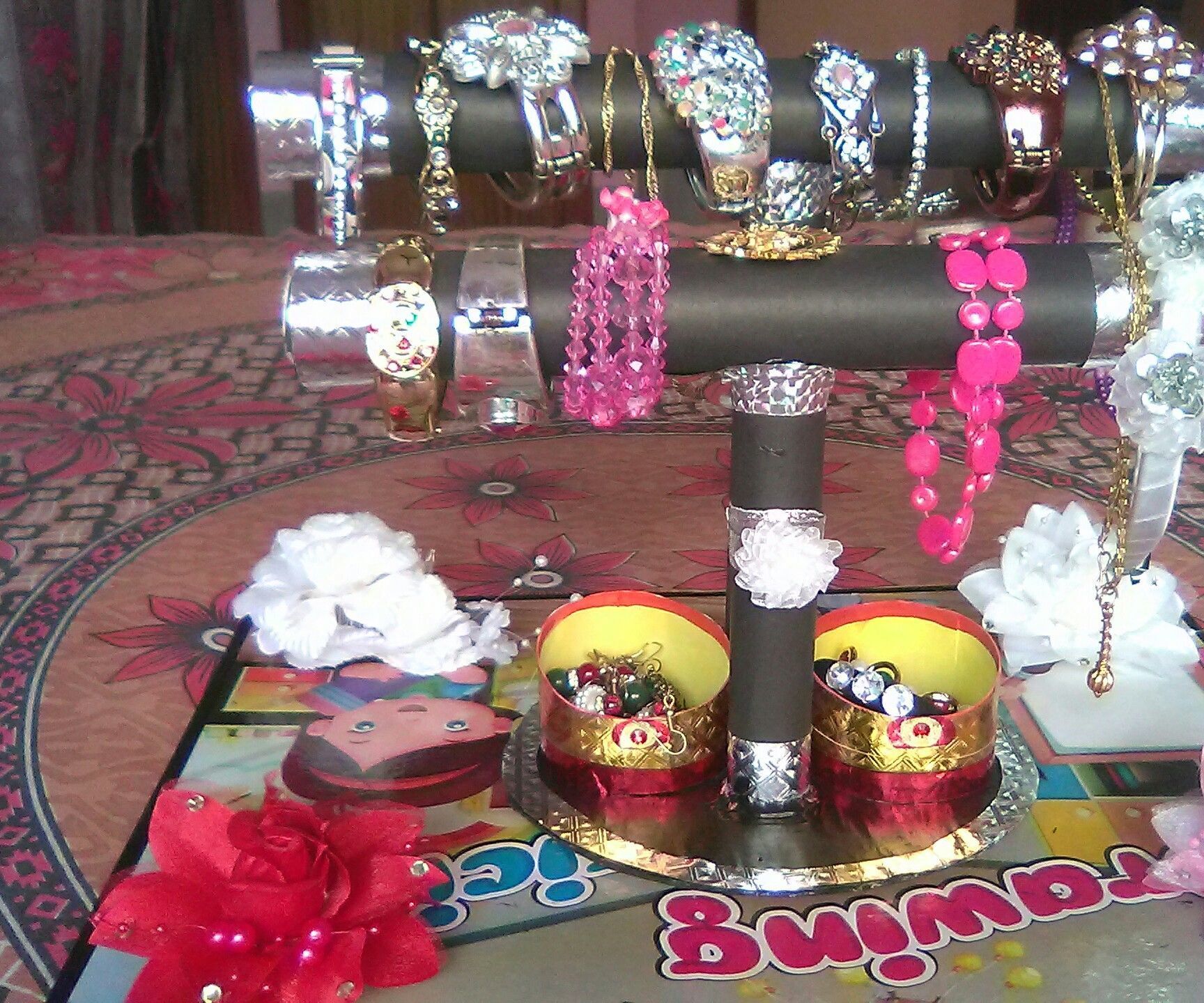 a gorgeous jewelry holder out of waste DIY Project DIY Project Image