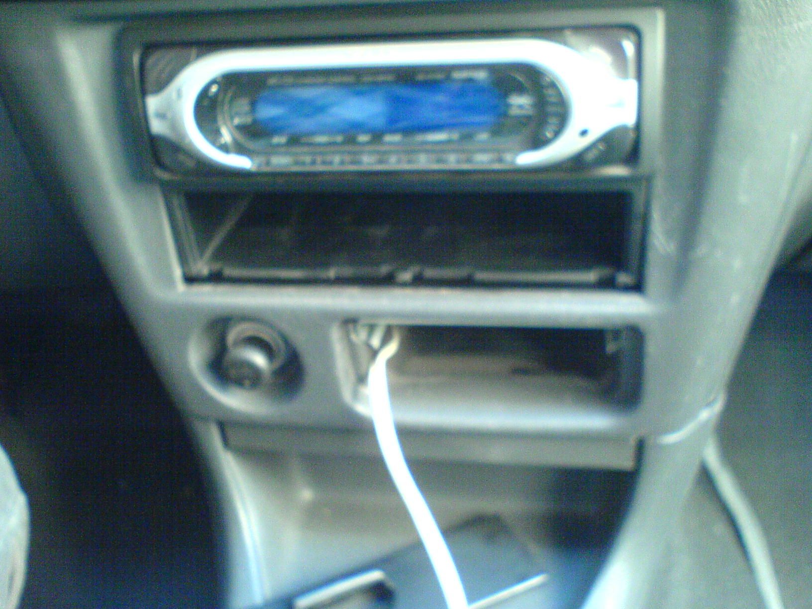 How to Connect Your Mp3 or Ipod on a Car Cdplayer. 6 Steps (with