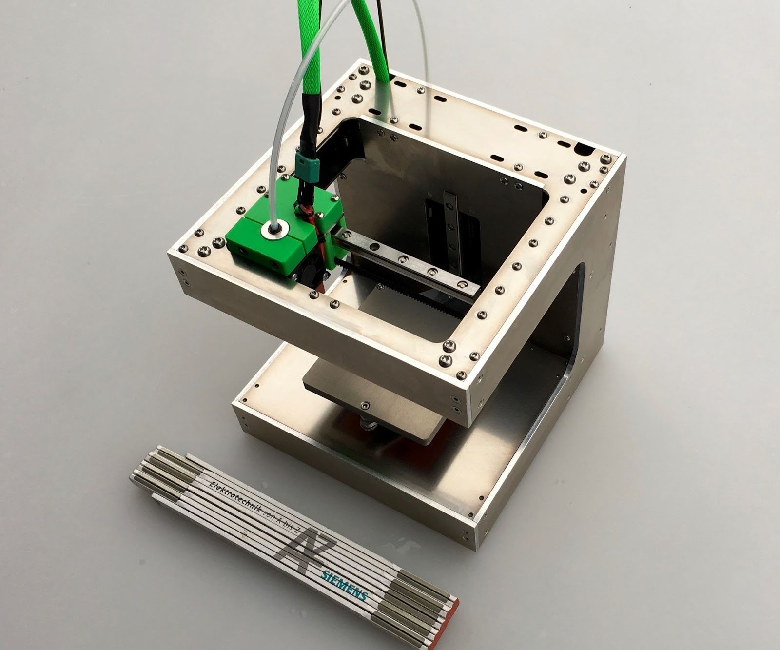 DIY guide for DICE - a tiny, rigid and superfast 3D-printer with step-by-step instructions