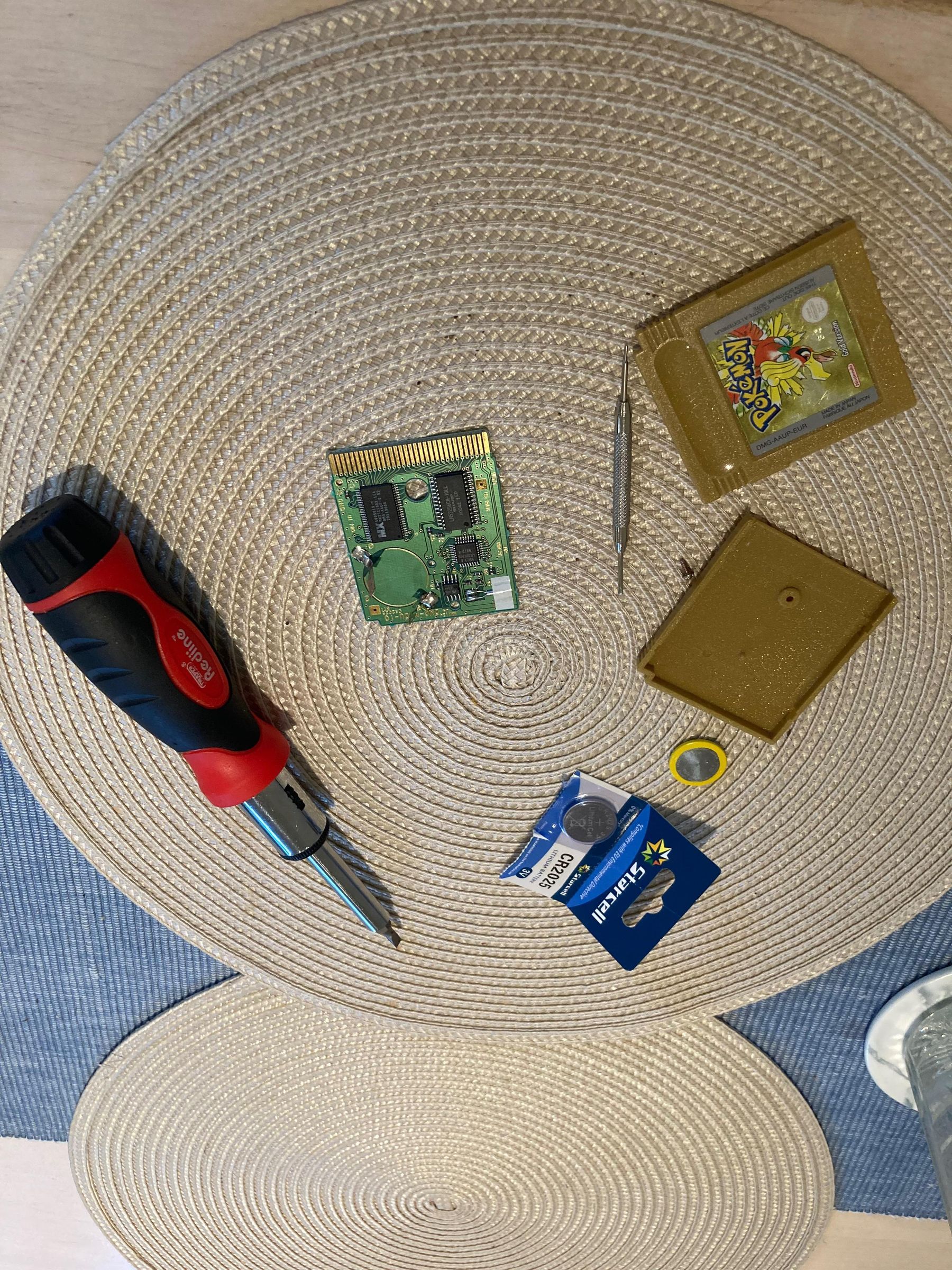 How to Replace the Battery in a Pokemon Gold/silver Gameboy Cart