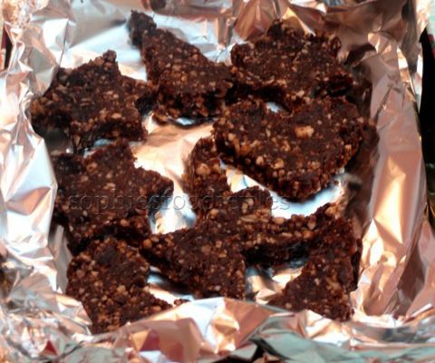 Step-by-step guide for raw carob brownie cookies DIY Project DIY project