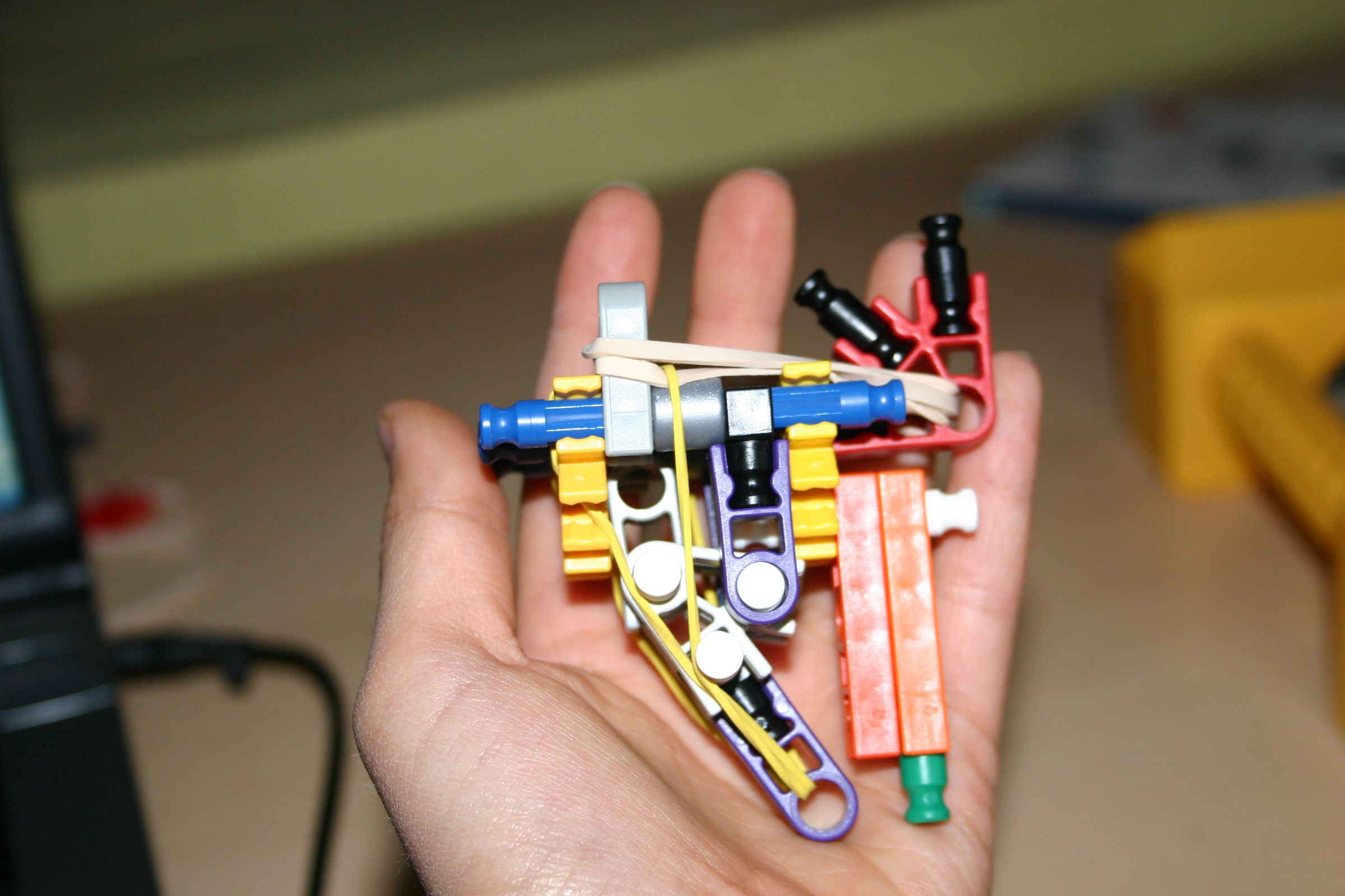 small true trigger knex gun v1.2 DIY Project DIY Project Image