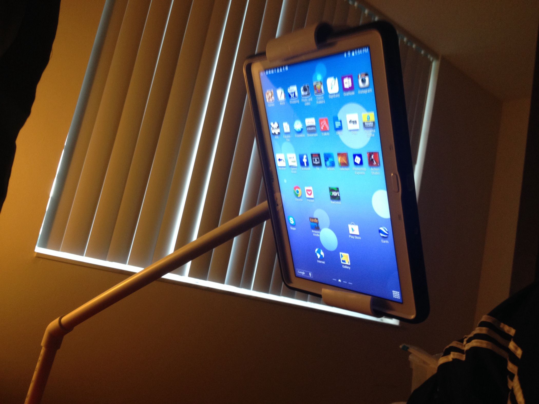 Bed Tablet Holder 4 Steps Instructables