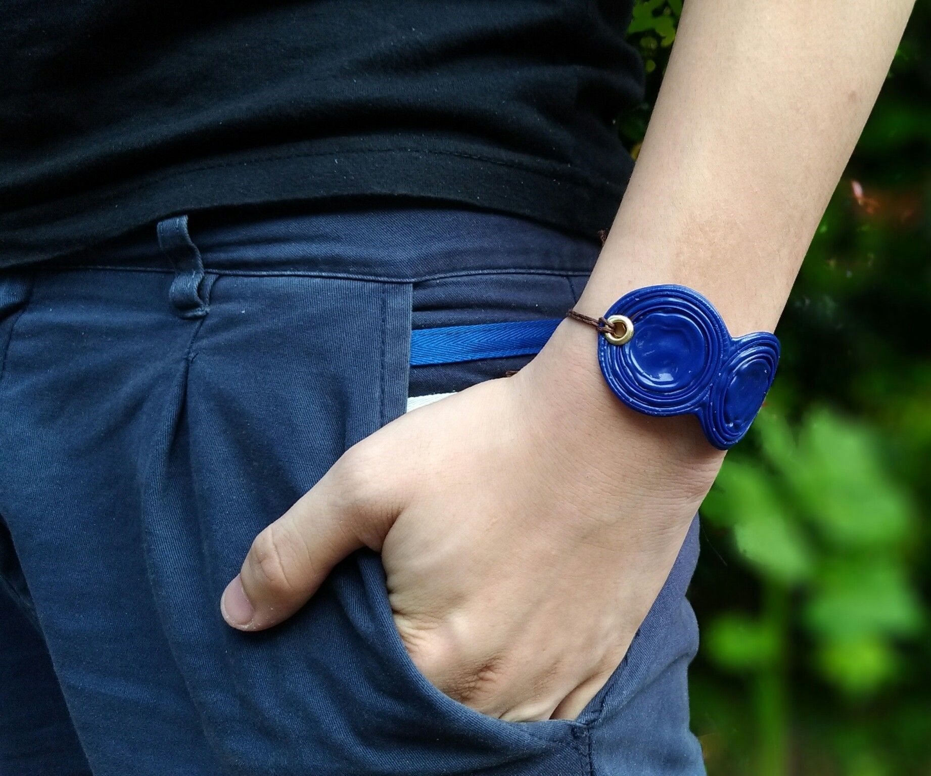 DIY guide for 10 STEPS TO MAKE FASHION JEWELRY FROM BOTTLE CAPS with step-by-step instructions