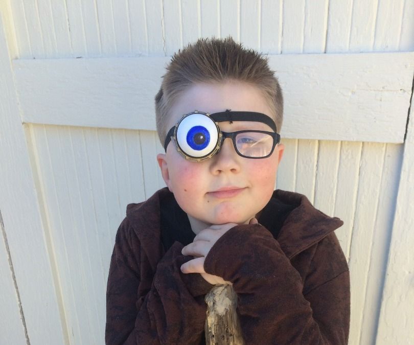 DIY guide for Alastor Mad Eye Moody Costume with Anamatronic Eye with step-by-step instructions