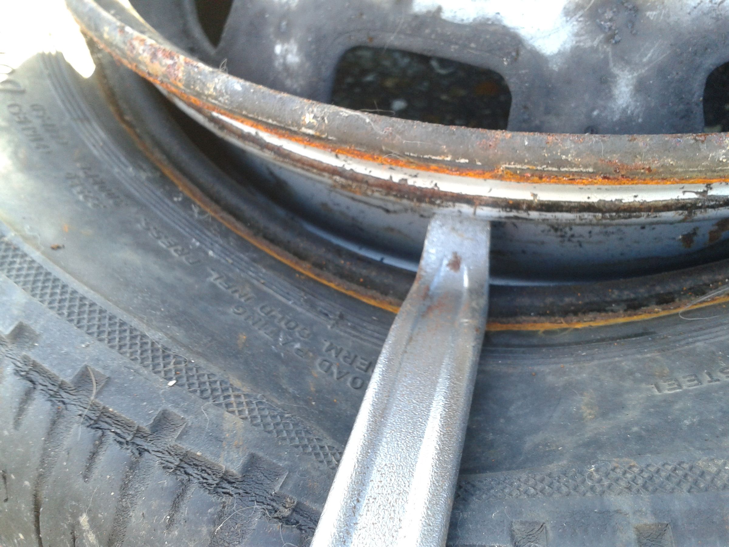 Tyre Bead Breaking, Removal & Fitting. 6 Steps Instructables