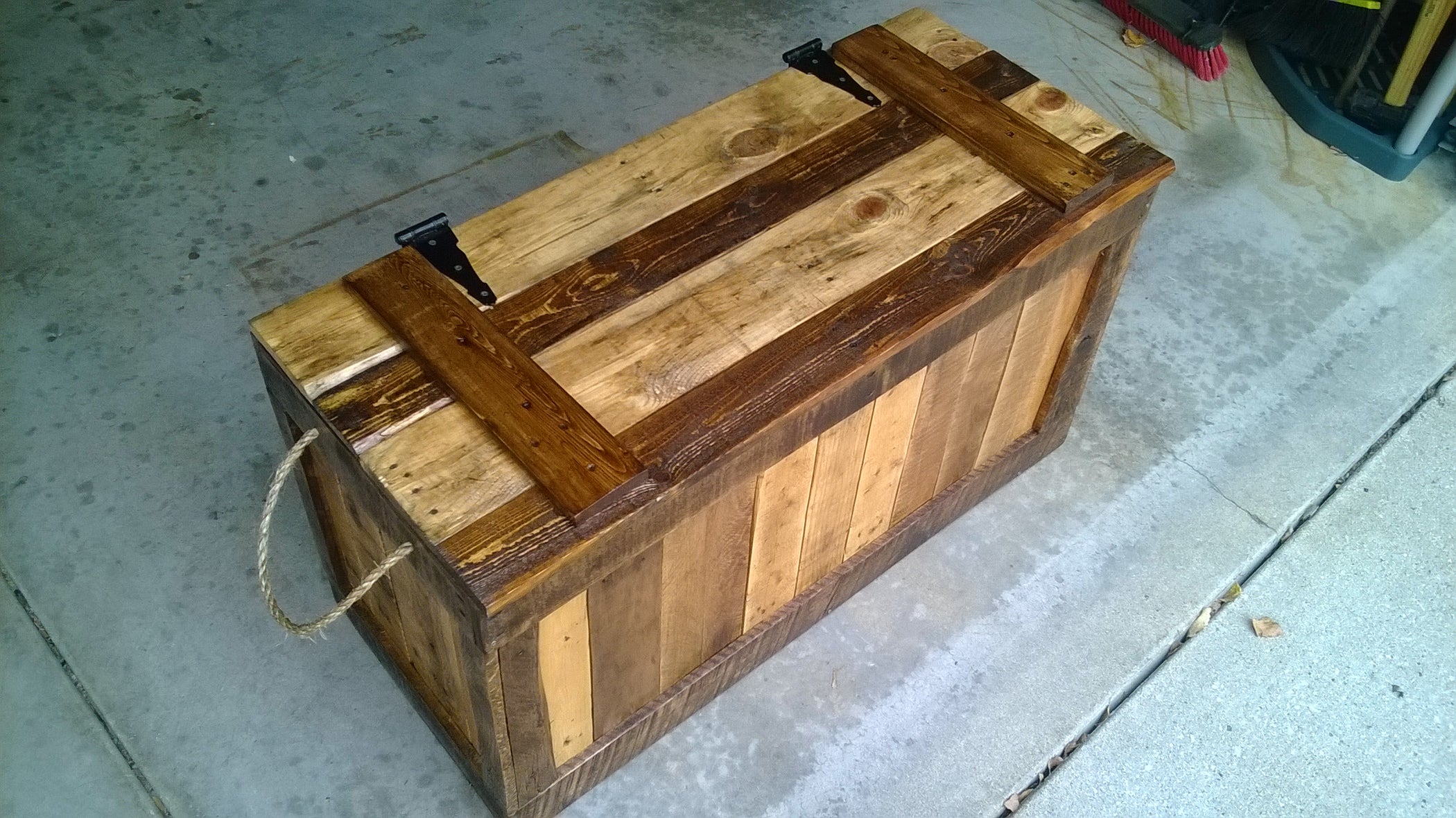 False Bottom Trunk From Reclaimed Wood (Pallets) 7 Steps (with