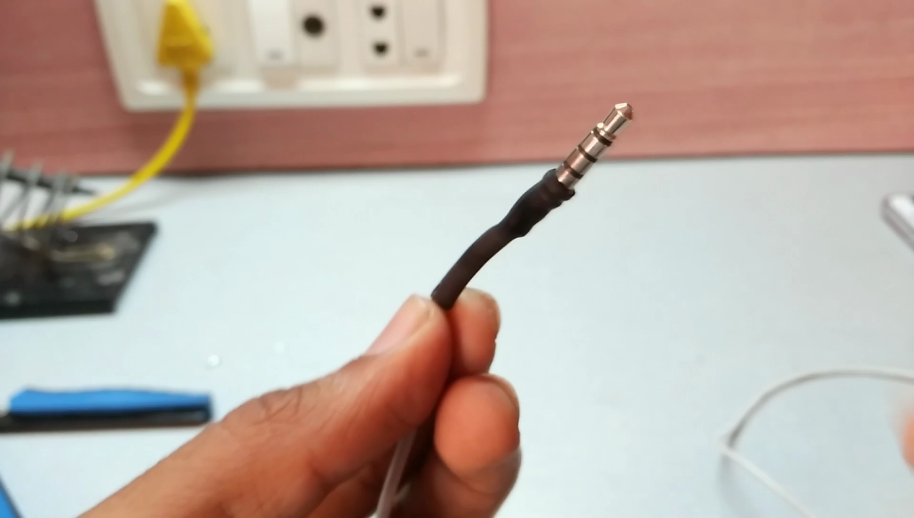 How to Fix Broken Headphone Jack ! : 8 Steps (with Pictures) - Instructables