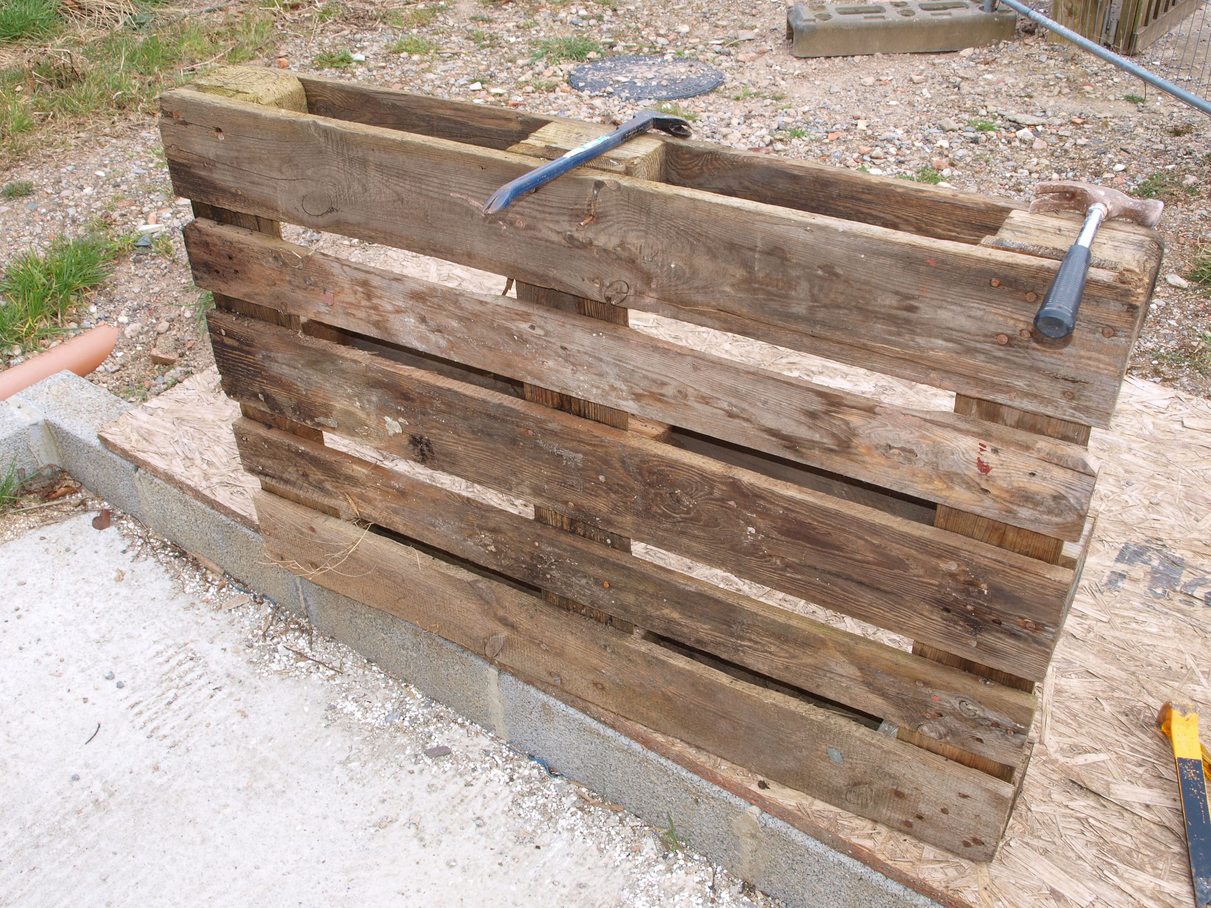 A Simple Pallet Gate Instructables