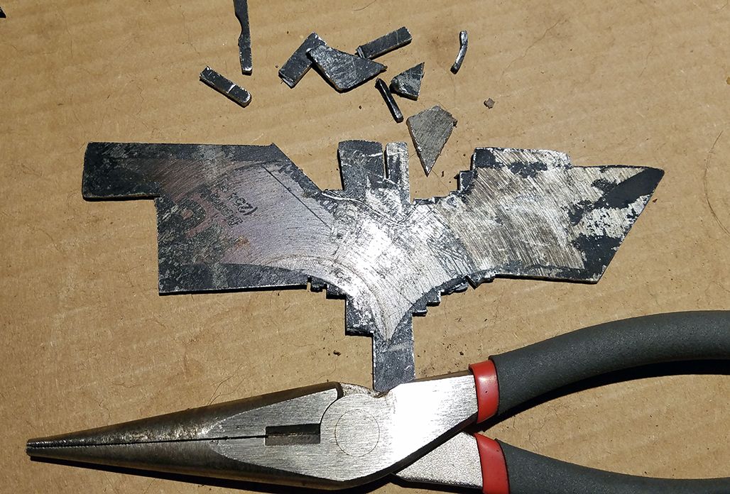 Batarang From a Saw Blade : 6 Steps (with Pictures) - Instructables