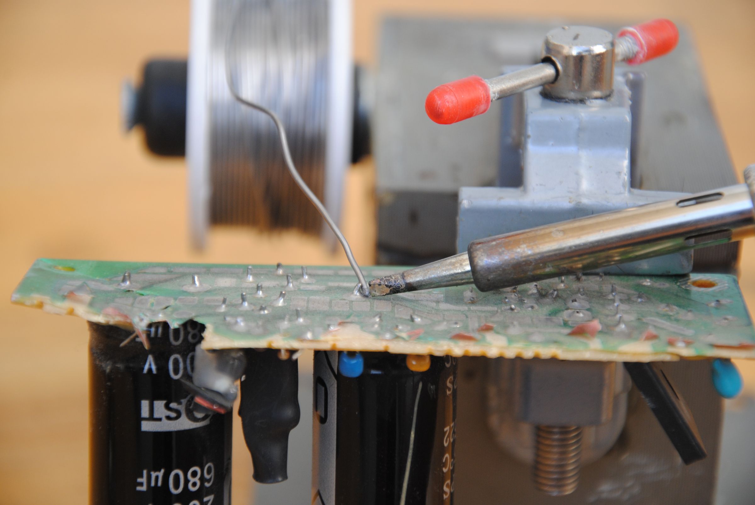 How to Desolder Electronic Components From Circuit Boards 7 Tips