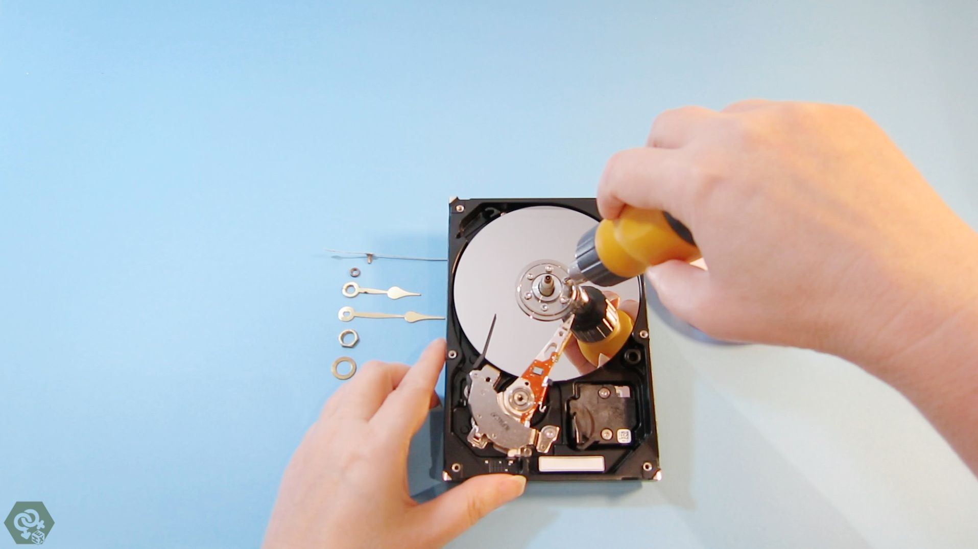 Upcycle a Hard Drive Into a Clock 19 Steps (with Pictures