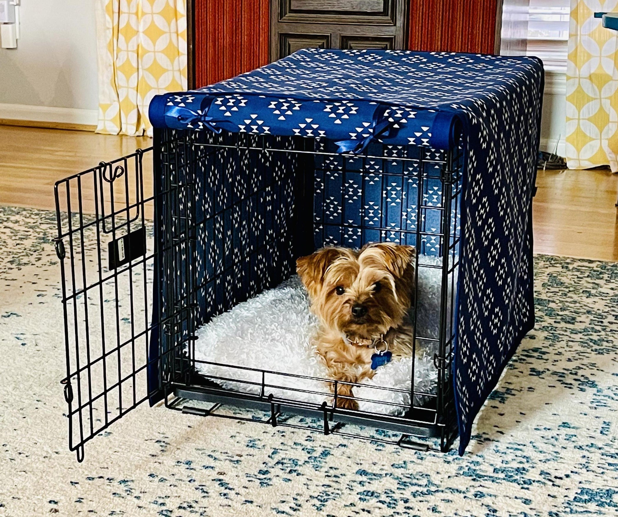Cozy Up Your Dog's Crate With a Crate Cover + Fuzzy Mattress! 4 Steps