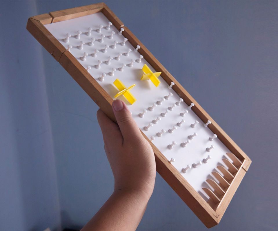 a portable pachinko using office pins DIY Project DIY Project Image