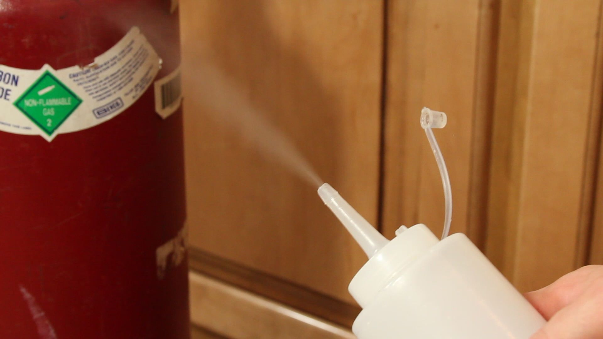 How to Make Dry Ice With a Fire Extinguisher! 5 Steps (with