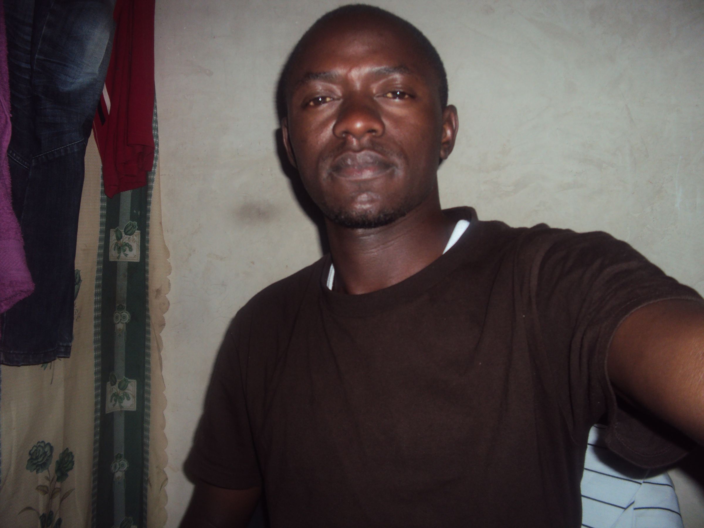 Mini Bio-gas Plant Using Food Waste, Decomposable Organic Material and Kitchen Waste