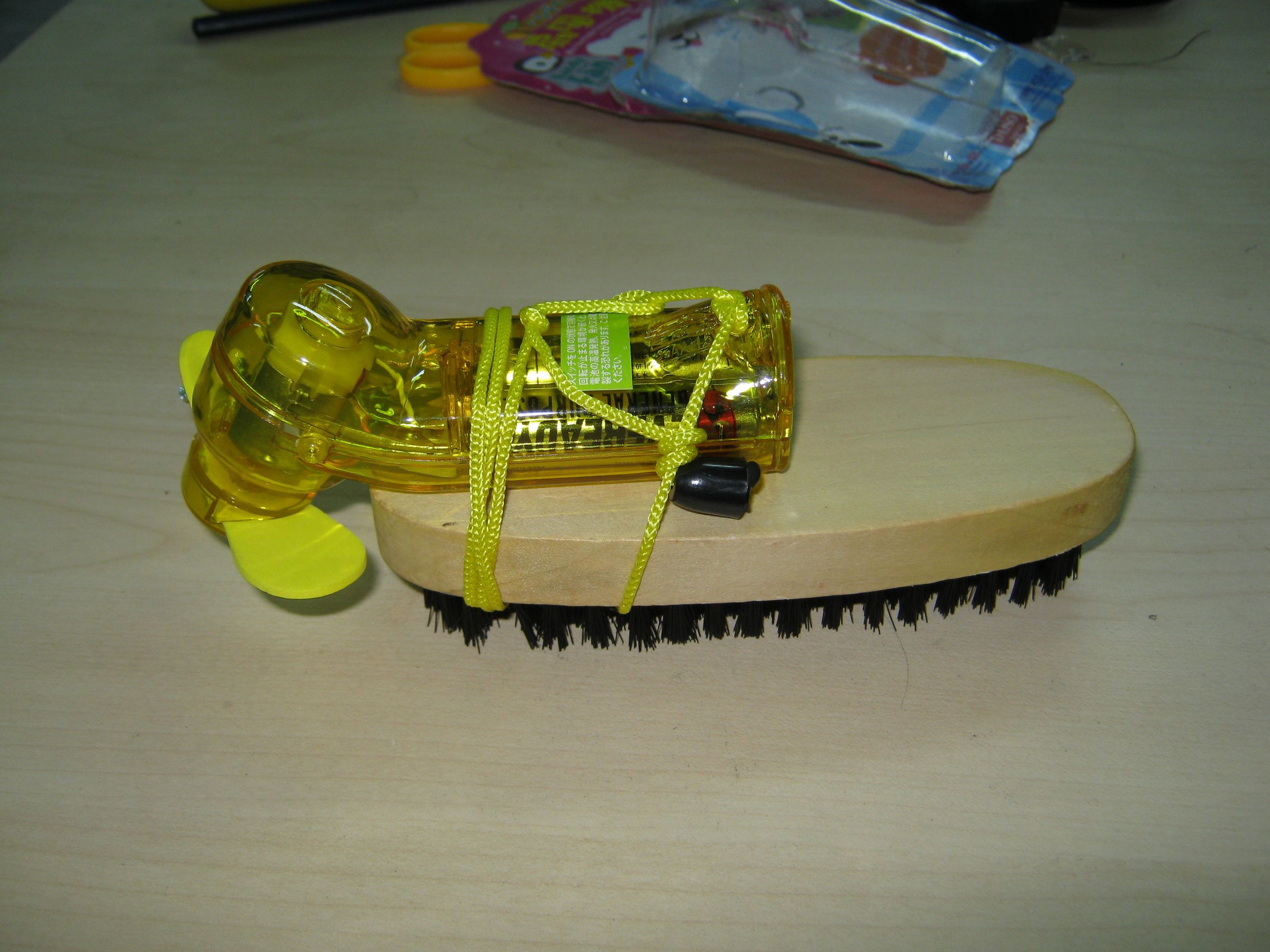 5-minute, no-solder Bristlebot