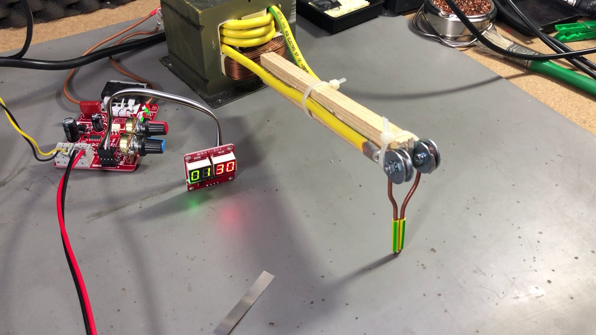Building a Spot Welding Machine From a Microwave Oven Transformer 7