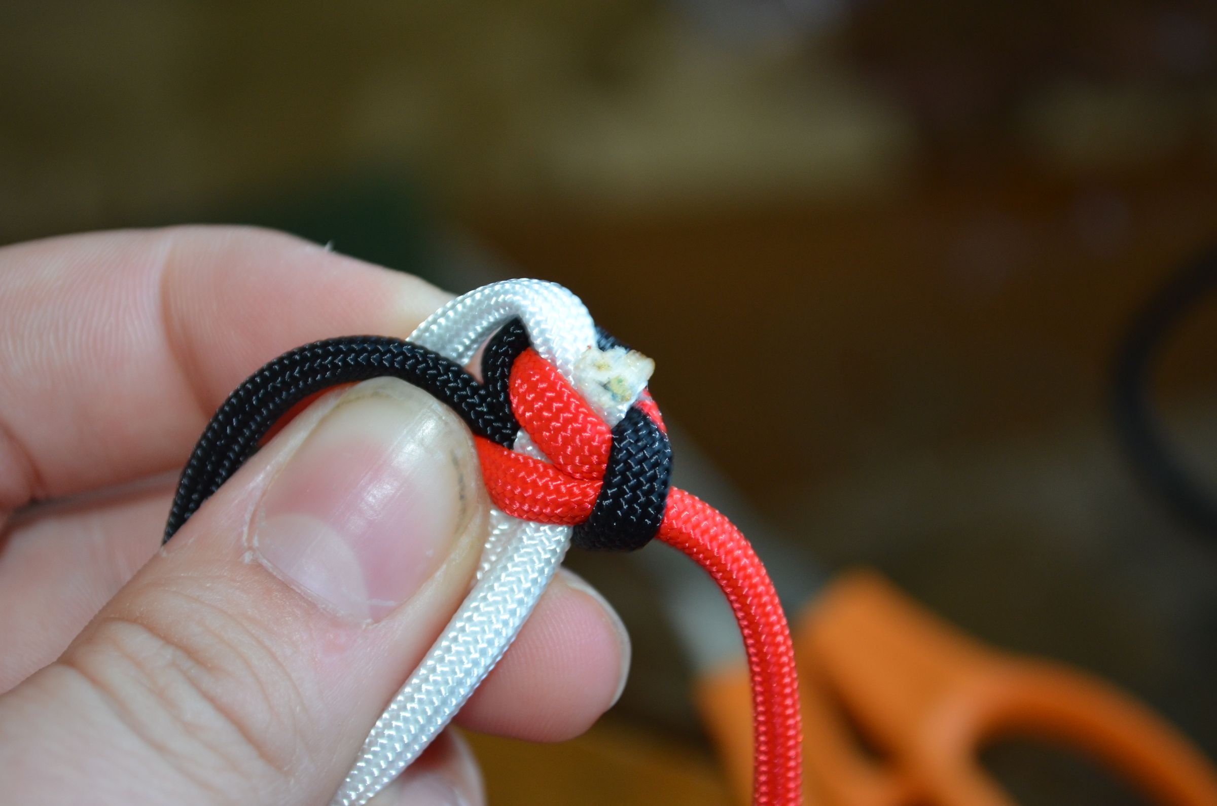 HowTo Adjustable Paracord Bracelet 10 Steps (with Pictures