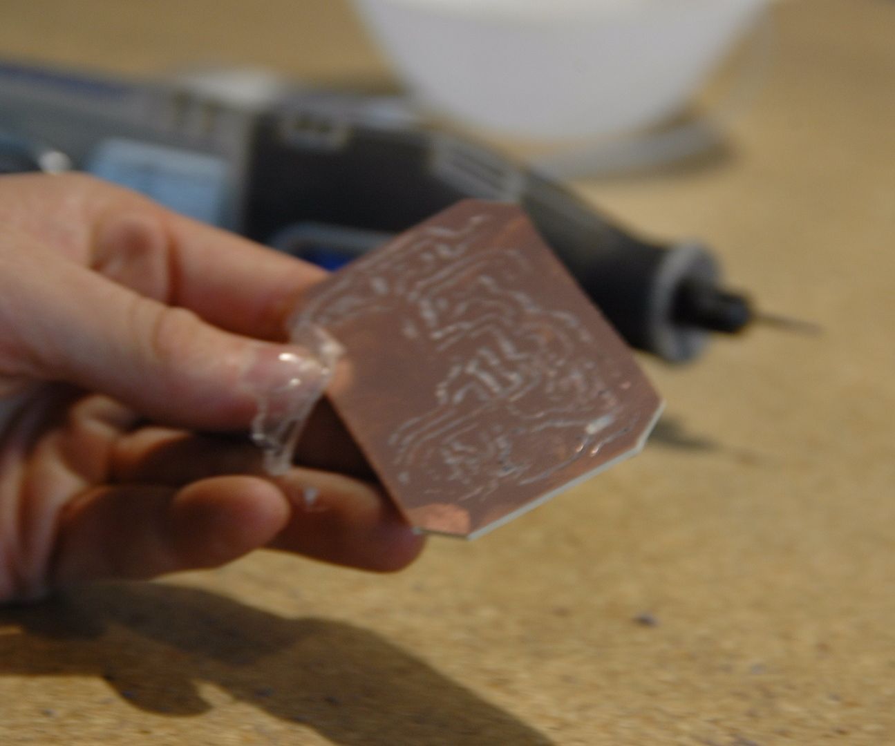 DIY guide for Experimento de Fabricación de PCB hecho con Dremel with step-by-step instructions