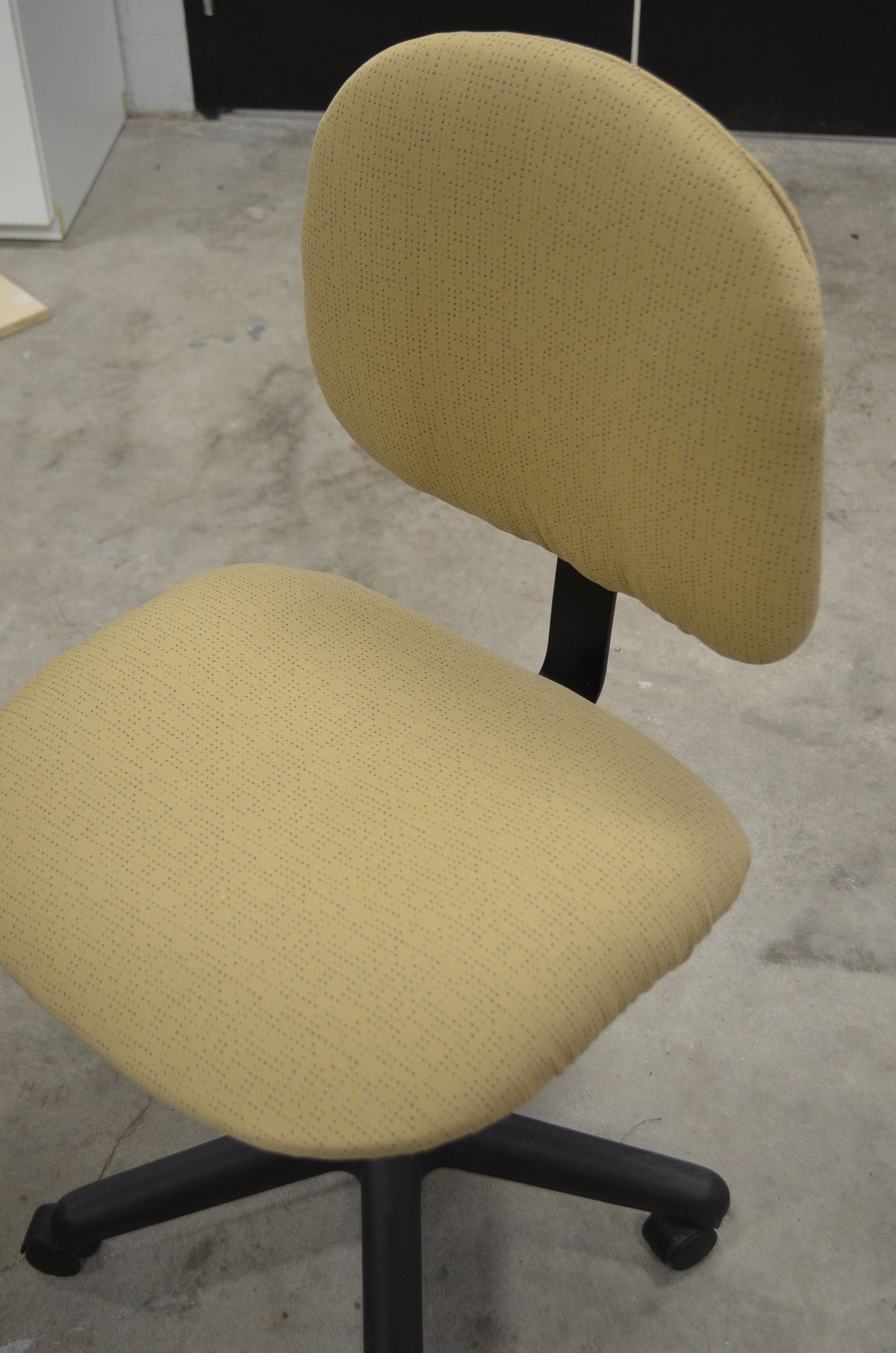 Reupholster a Task Chair 5 Steps (with Pictures) Instructables