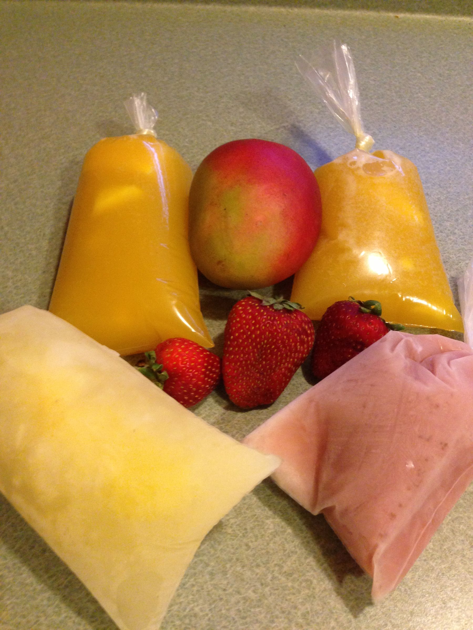 Frozen Mexican Mango Fruit Treat, Helados De Bolsa. : 5 Steps