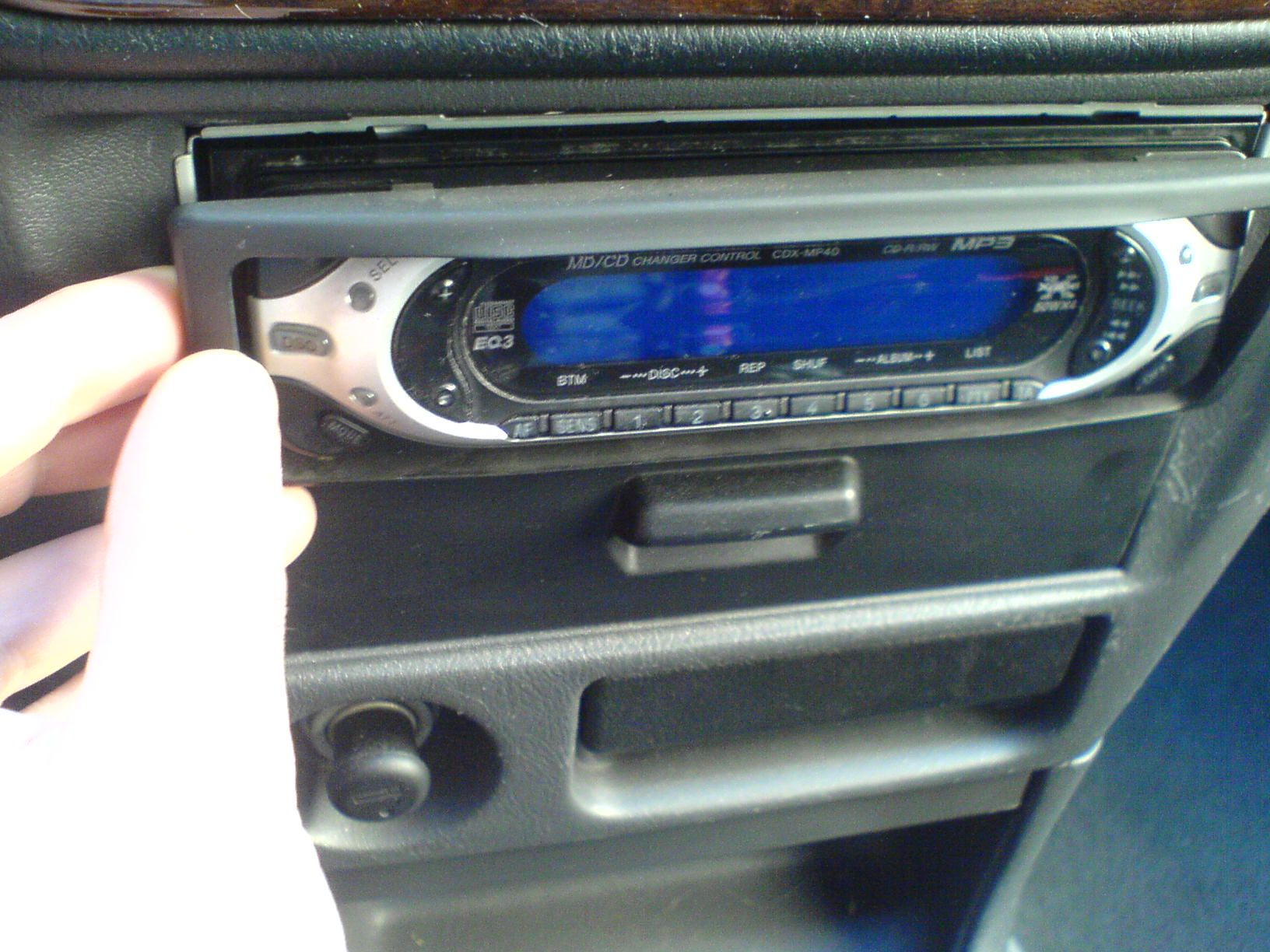 How to Connect Your Mp3 or Ipod on a Car Cdplayer. 6 Steps (with