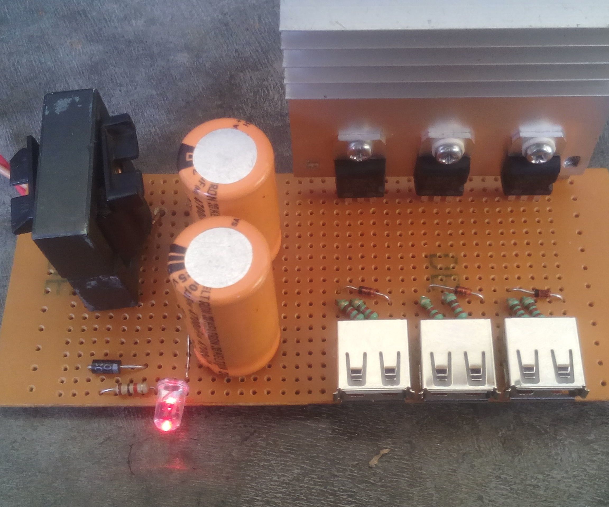 3 smartphone solar charger DIY Project DIY Project Image