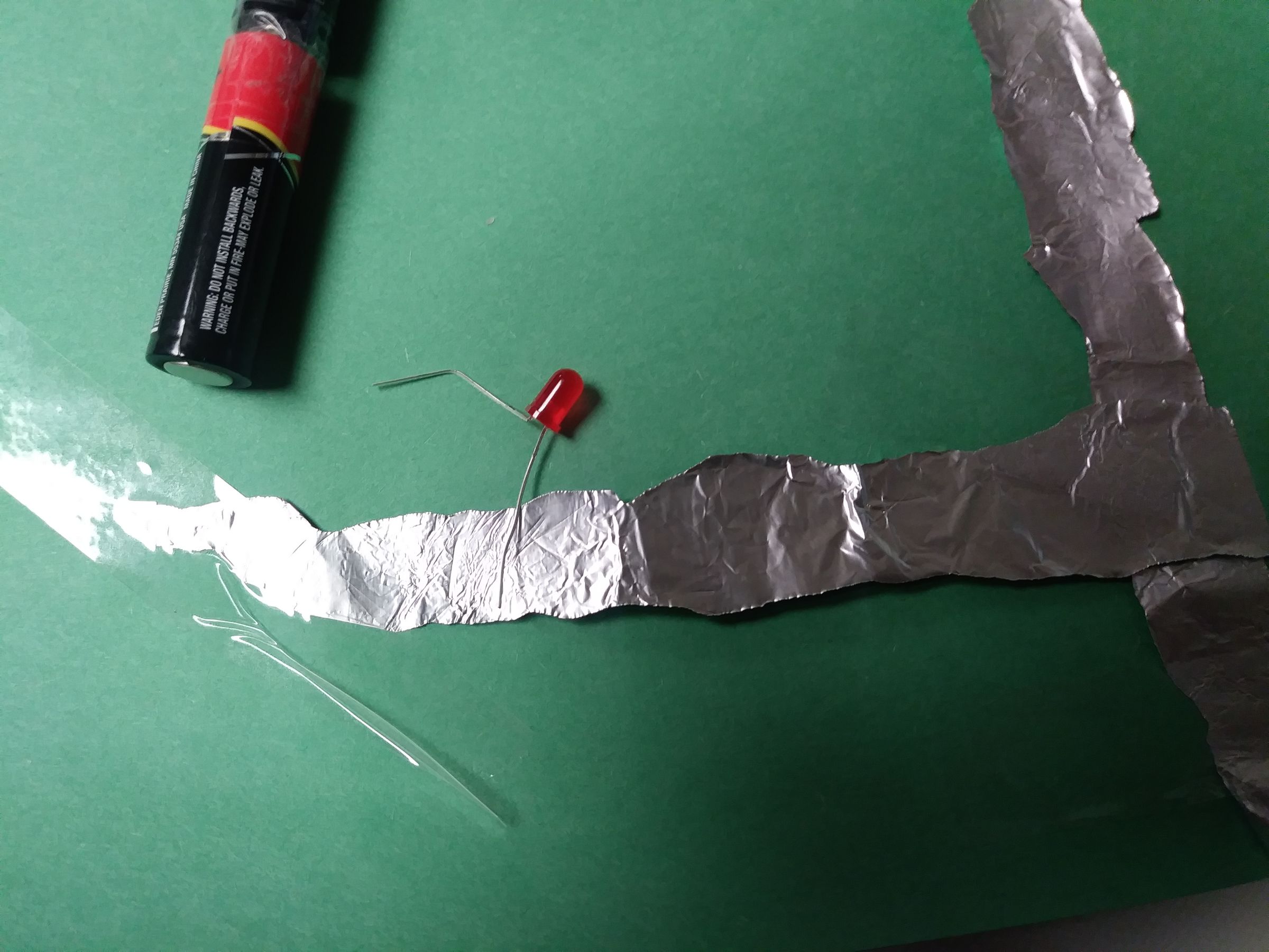Simple Circuits With Tinfoil, an LED, Tape and Batteries 5 Steps