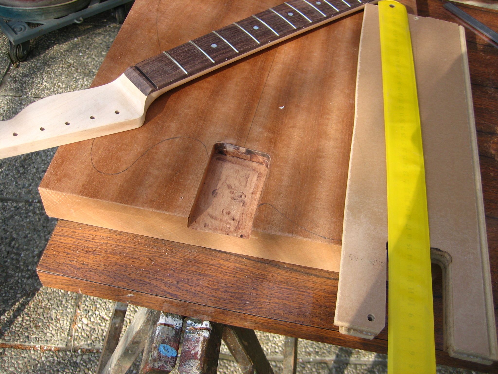Make an Awesome Electric Guitar With Common Tools 20 Steps (with