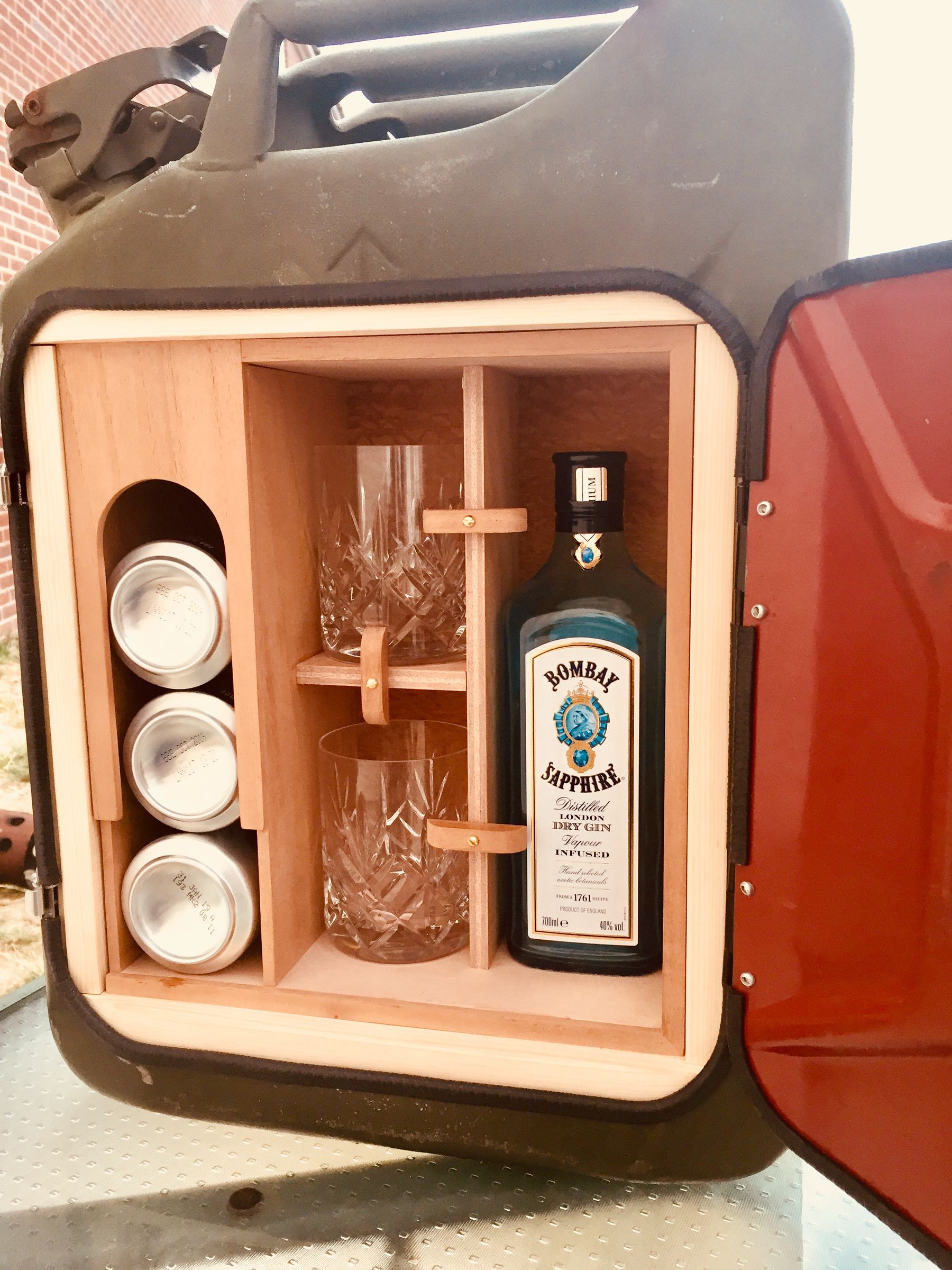 How to Make a Mini Bar From Jerry Can 10 Steps (with Pictures