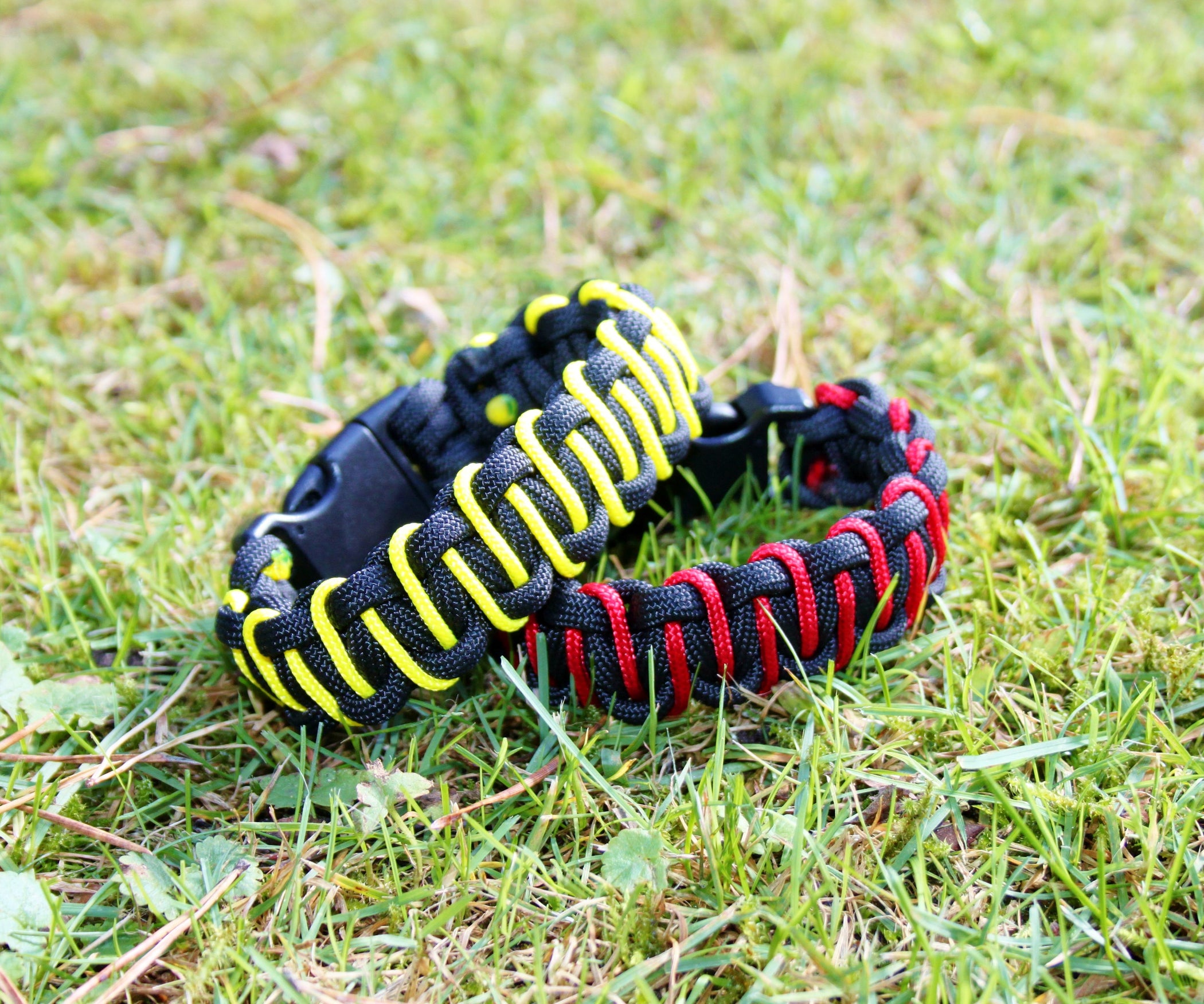 Easy Paracord Bracelet - Advanced Cobra : 6 Steps (with Pictures