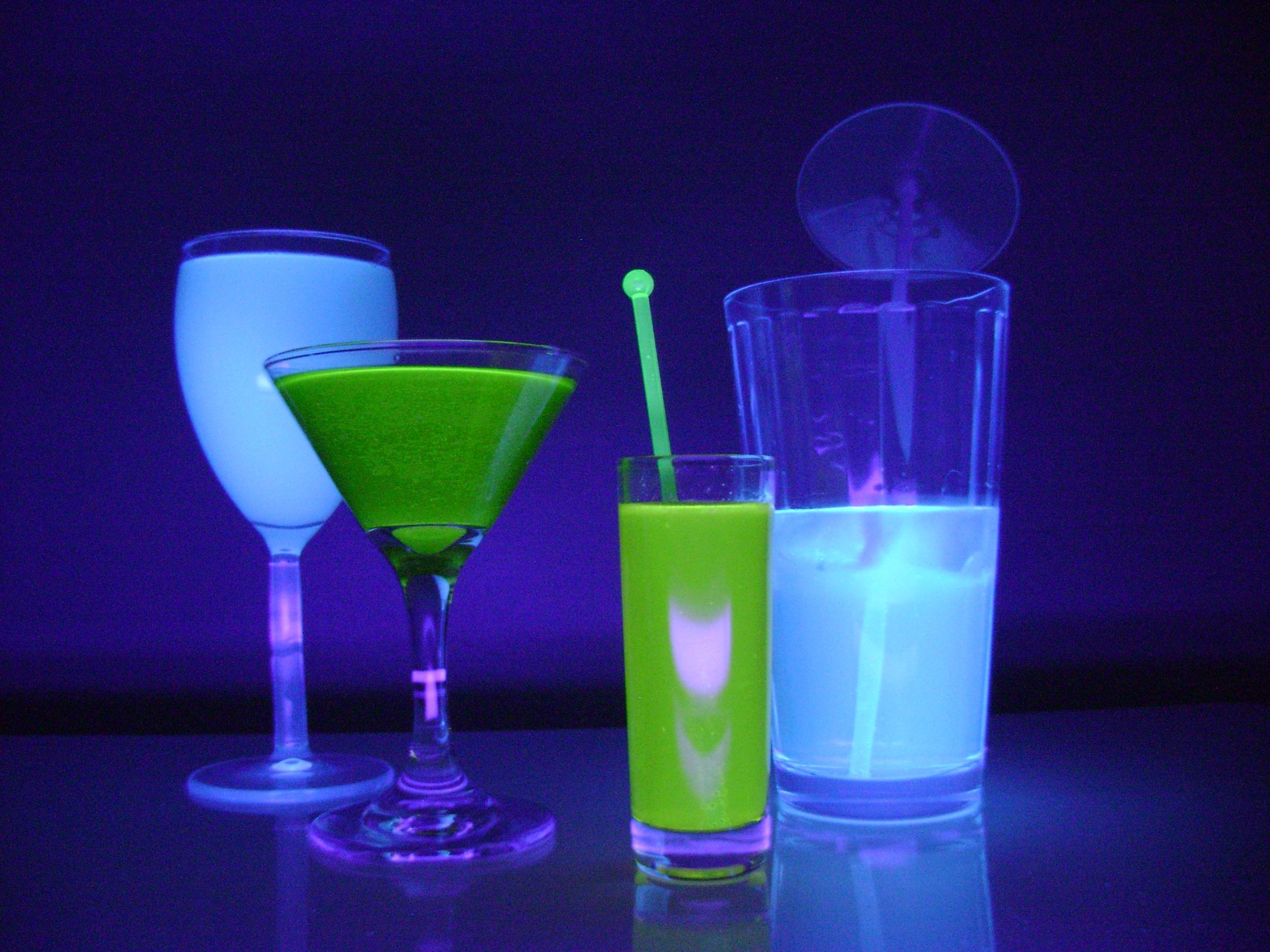 TRON Inspired Glow in the Dark Drinks 3 Steps (with Pictures