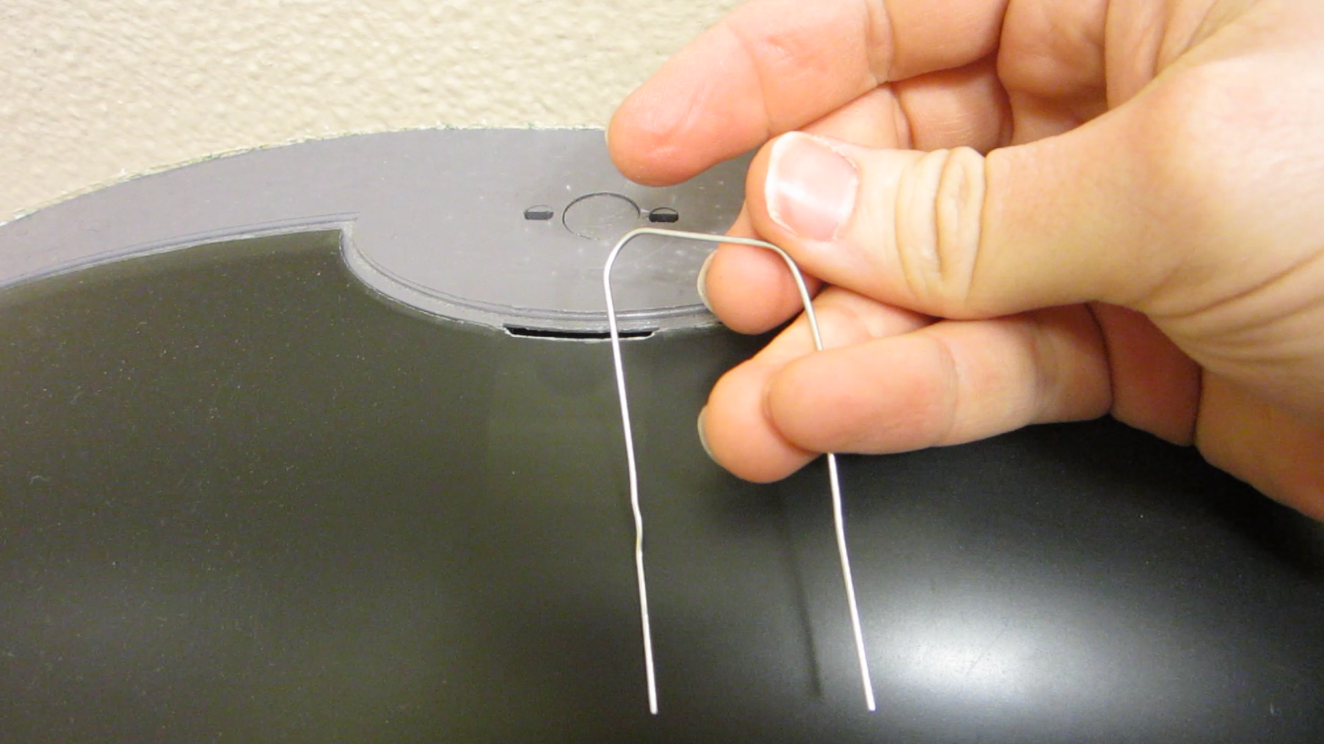 How to Pick Simple Locks/Latches With a Paper Clip : 6 Steps (with ...