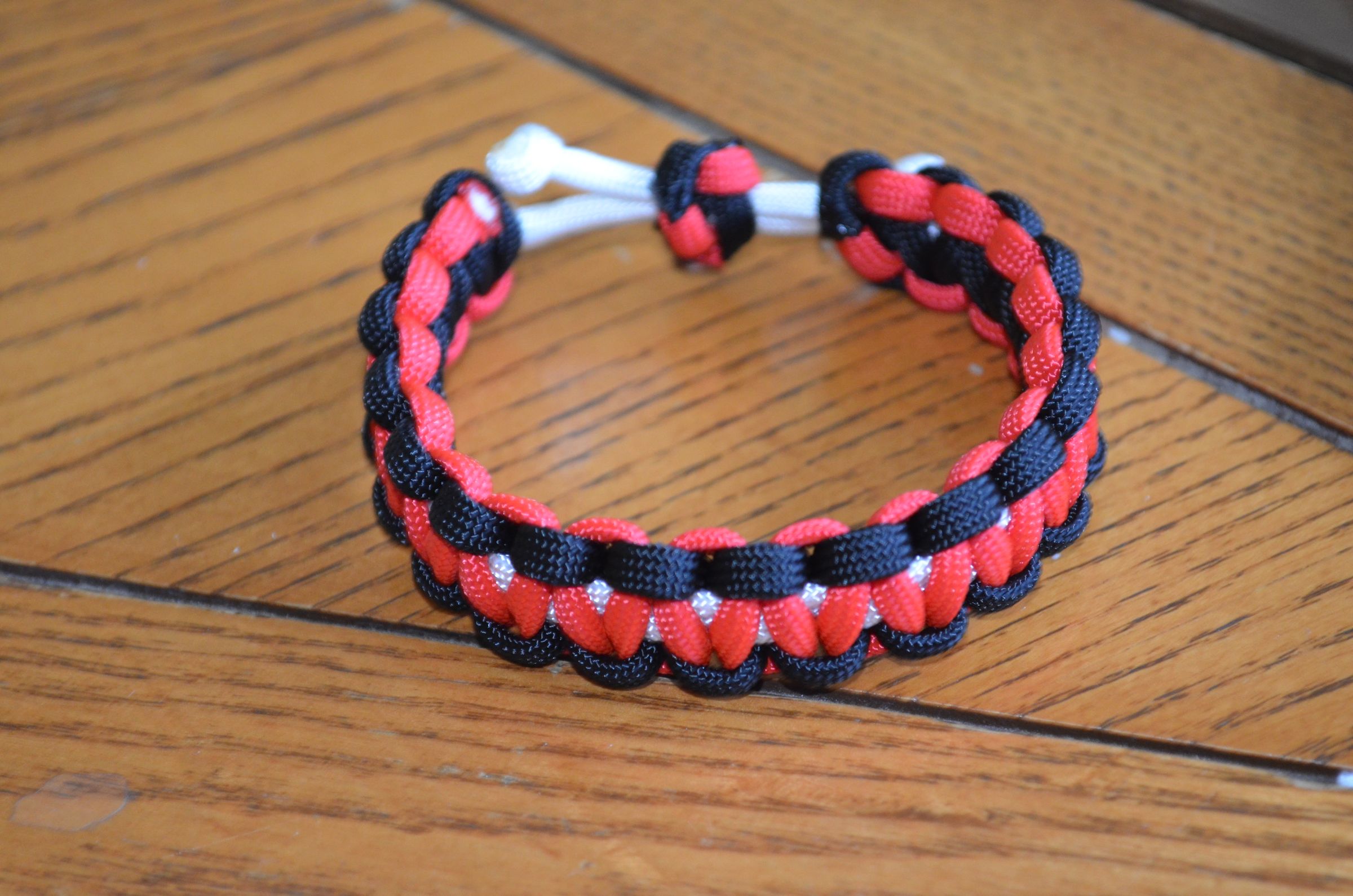 HowTo Adjustable Paracord Bracelet 10 Steps (with Pictures