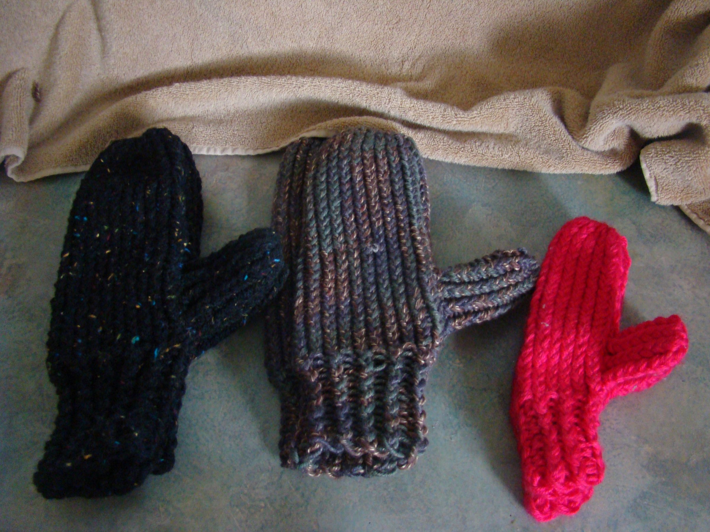 How To Make Warm Mittens Using A Round Loom 22 Steps Instructables