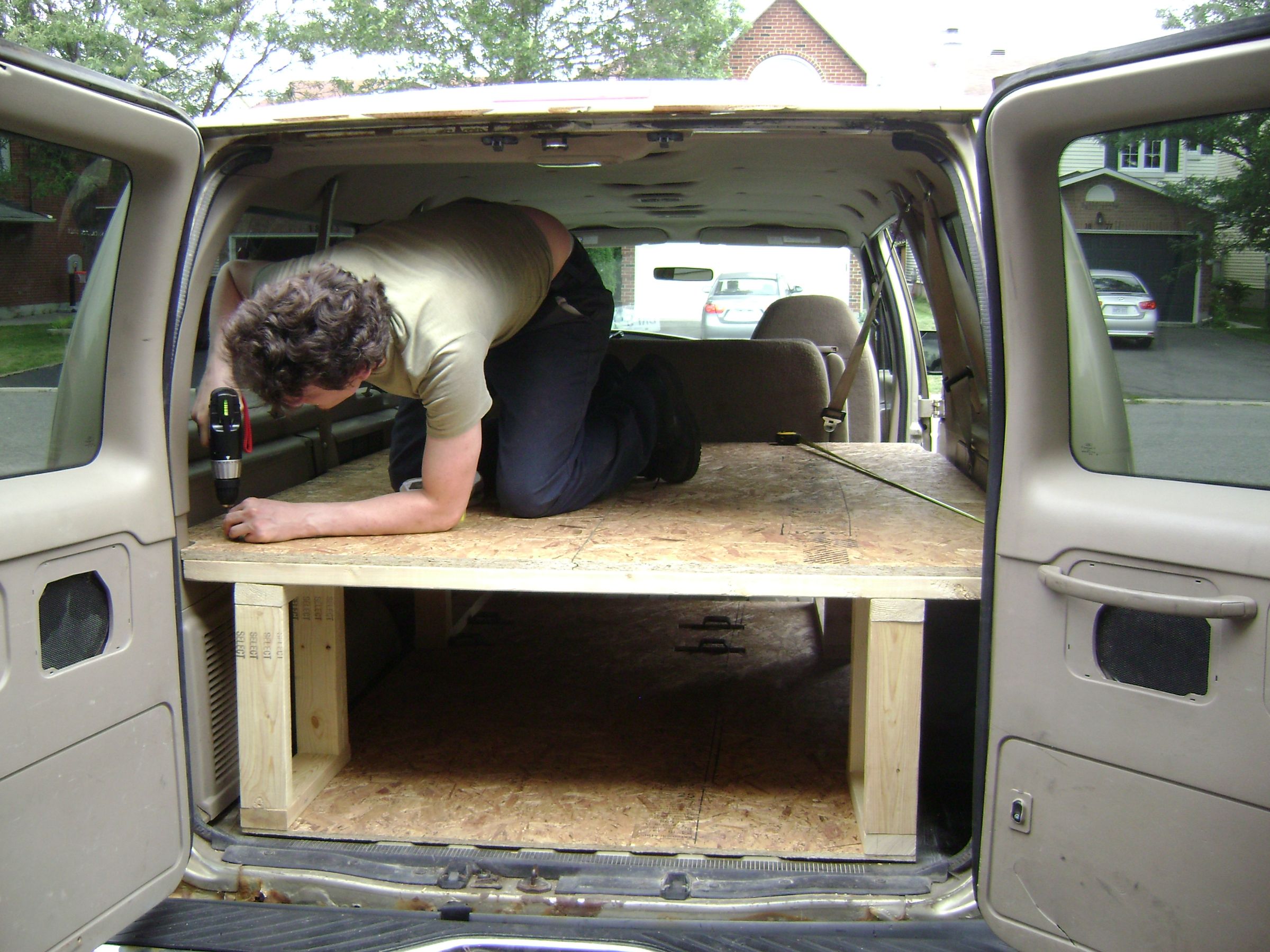 Build a Bed in the Back of Your Van 4 Steps (with Pictures