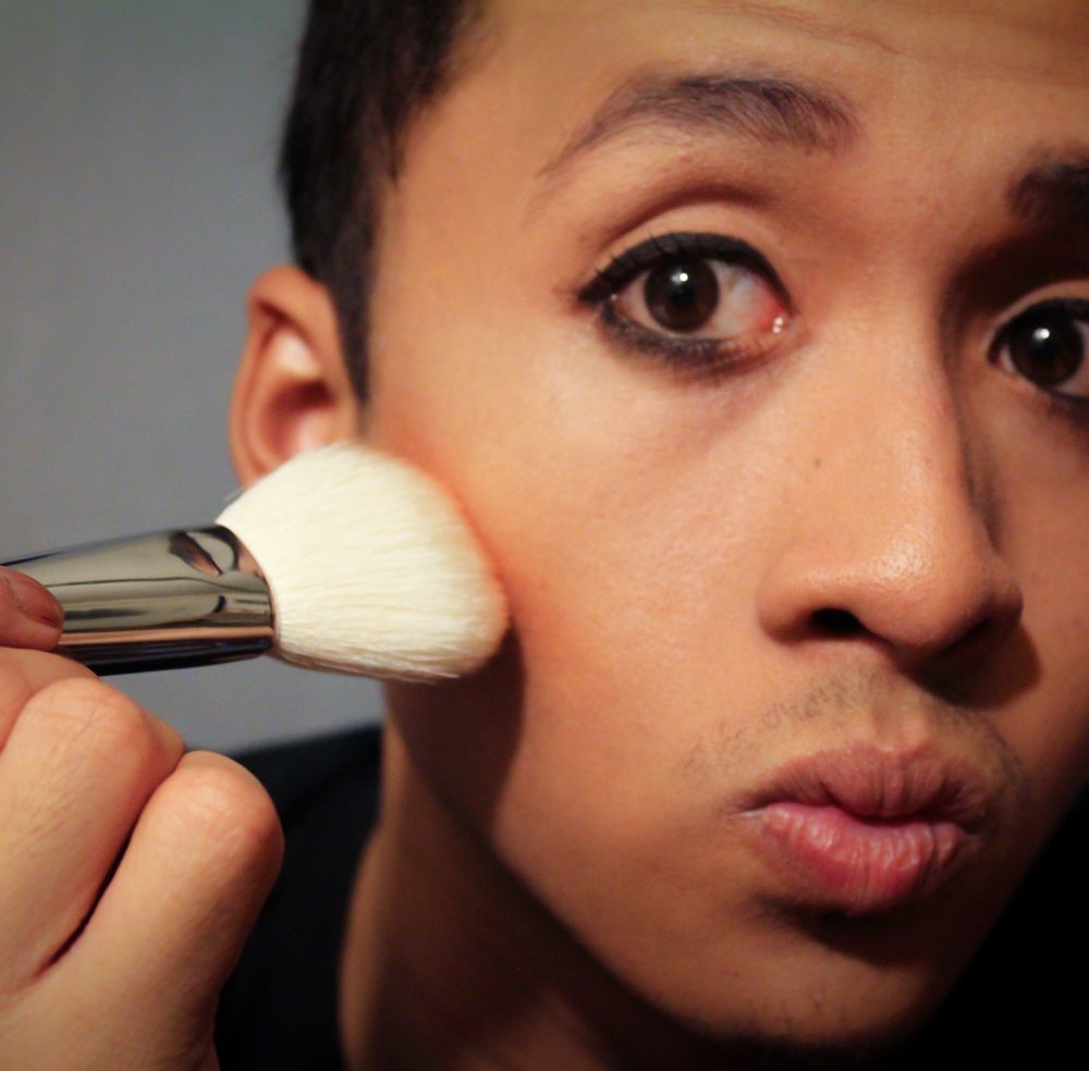 blush for men