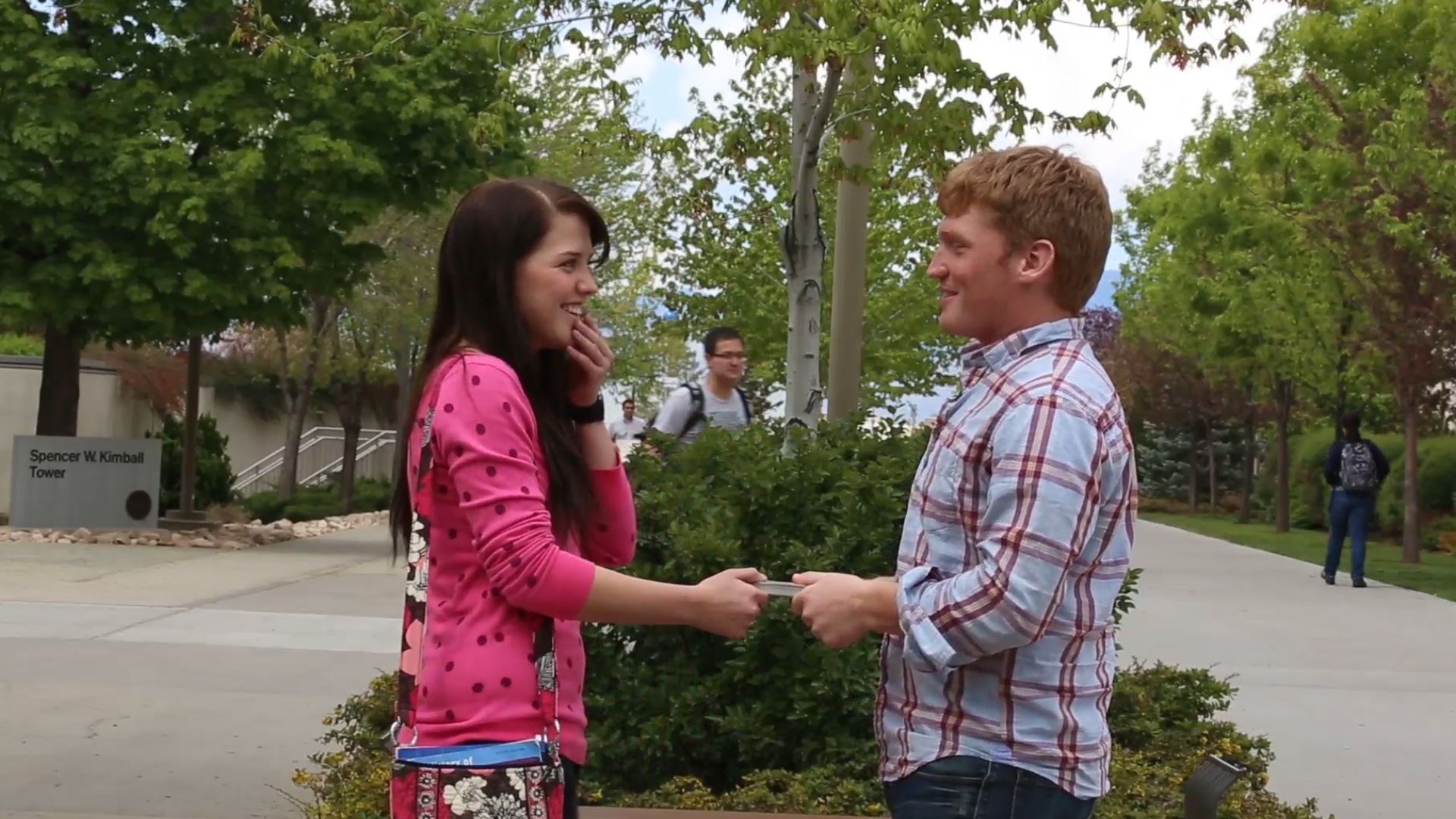 330 Volt "Shocking" Electric Deck of Cards! (Electric Shock Kissing