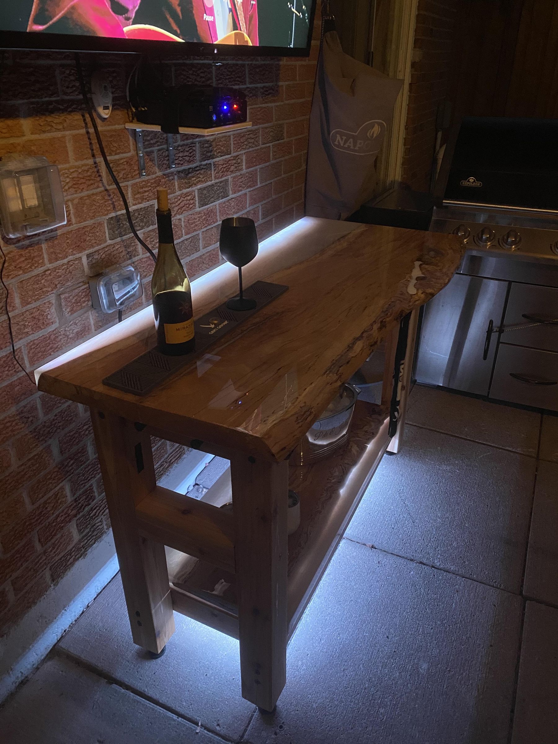 Live Edge Epoxy Resin Custom Outdoor Bar Table 12 Steps (with
