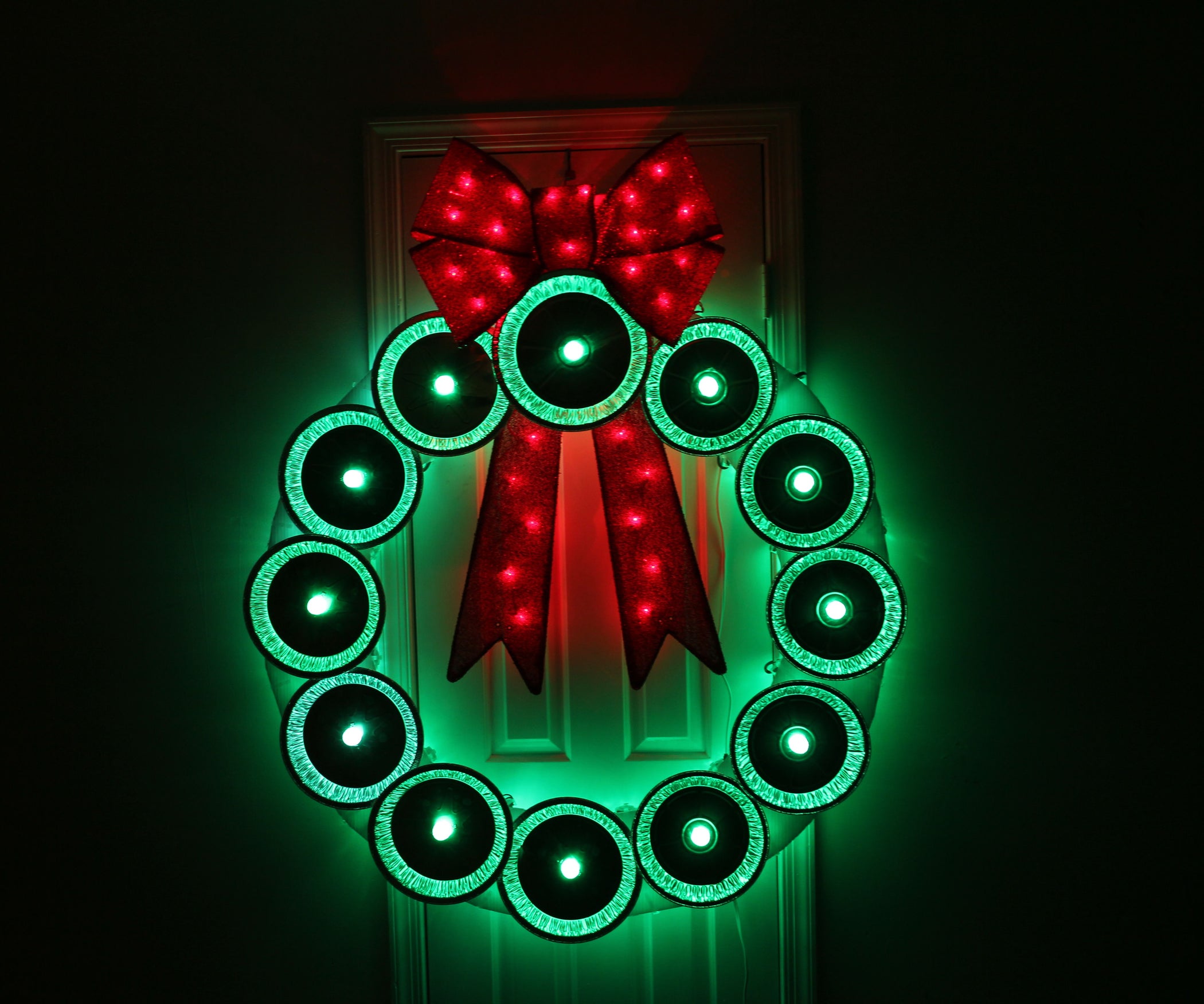 Pie Tin Holiday Wreath With GE Color Effects Lights 8 Steps (with