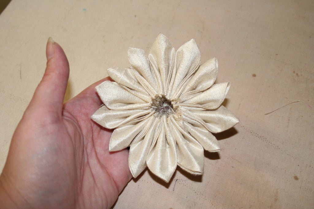 Tsumami Kanzashi Flower Hair Clip 14 Steps With Pictures Instructables