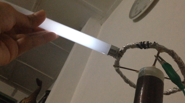 Tesla Coil (Lit a Lamp Wirelessly)