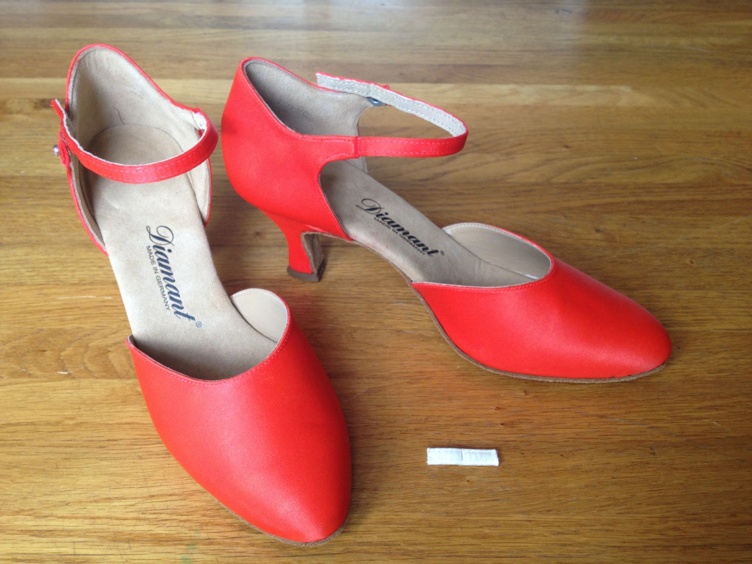 Paint Satin (Bridal) Shoes in Any Color You Want! 4 Steps (with Pictures) Instructables