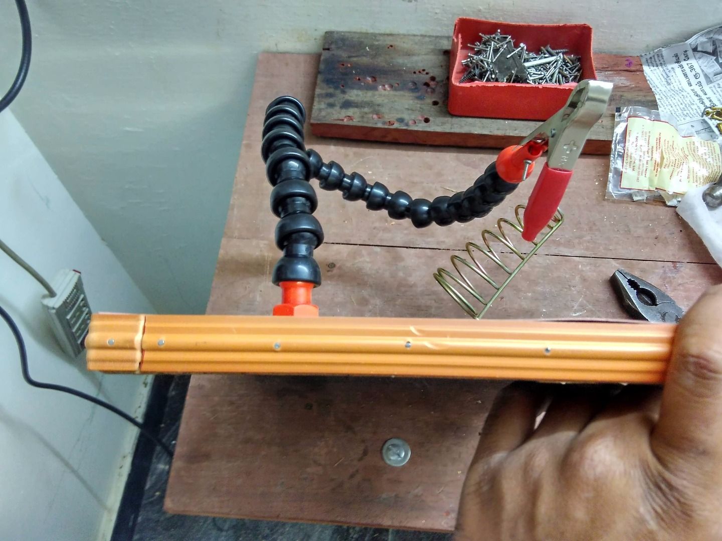 DIY Third Hand for Soldering 7 Steps (with Pictures) Instructables