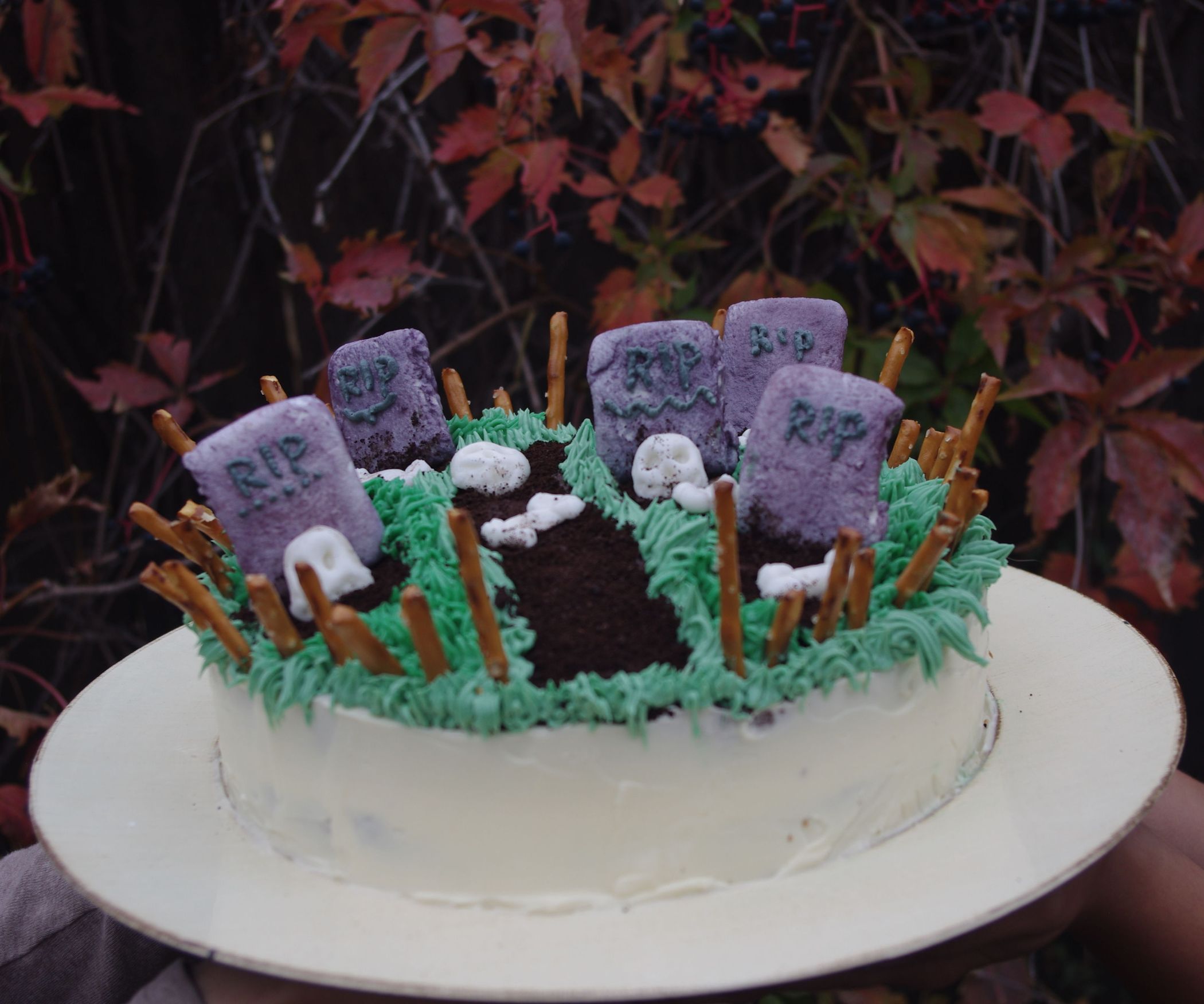 Haunted Cemetery Cake 10 Steps Instructables