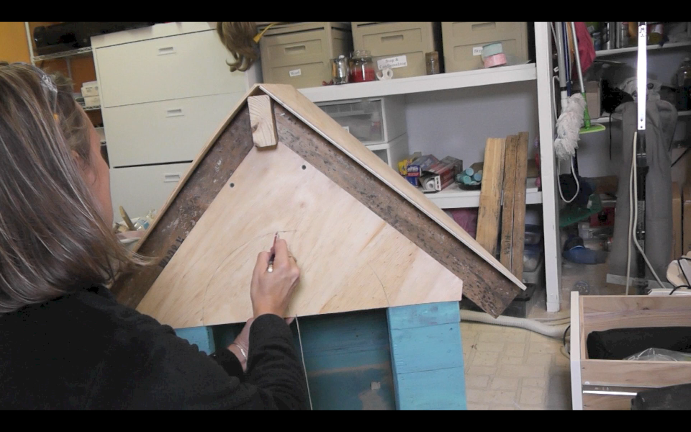 Doghouse Beach House DIY Using Recycled/Repurposed Materials 23