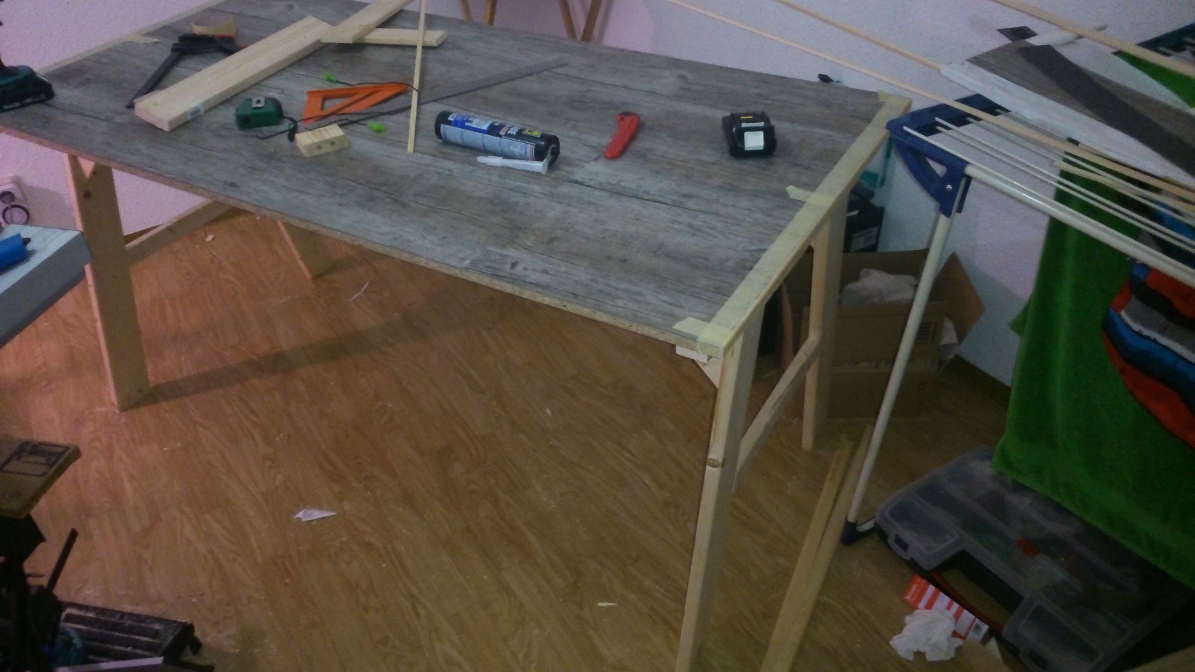Diy Desk With Vinyl Flooring Top 6 Steps Instructables