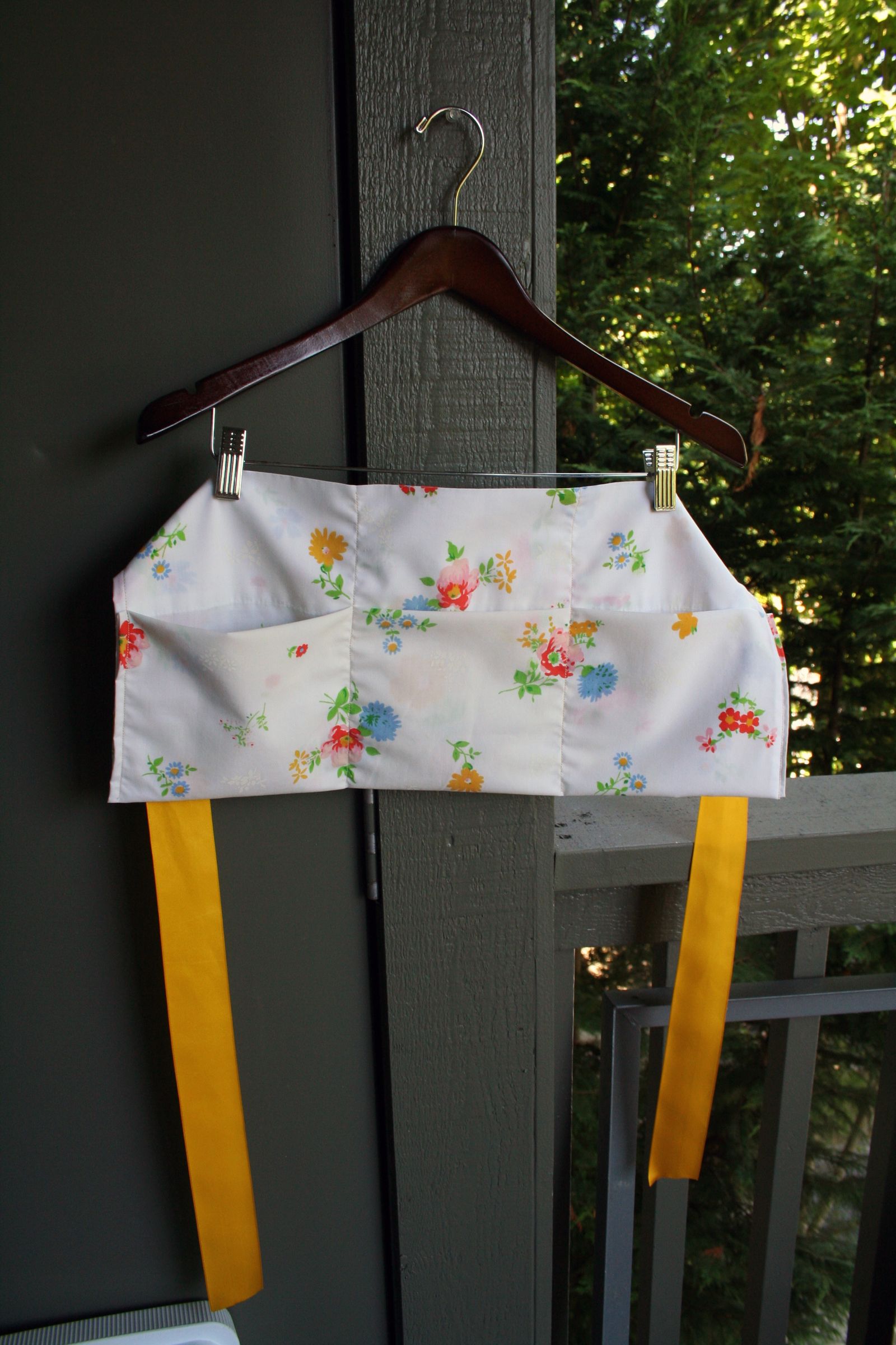 Vendor Apron From Pillowcase Tutorial 5 Steps (with Pictures